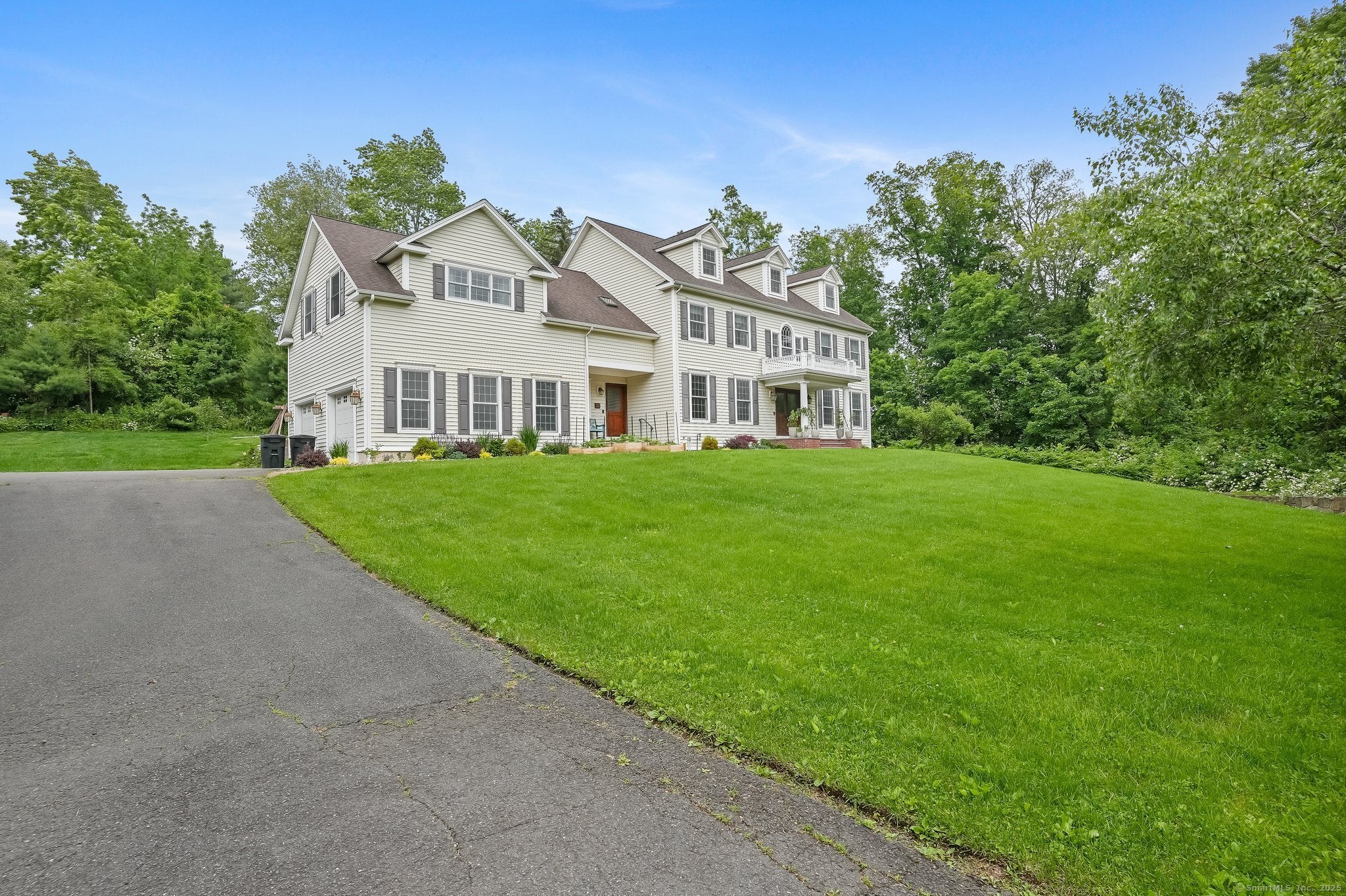 Woodbridge, Connecticut, 06525, United States, 4 Bedrooms Bedrooms, ,5 BathroomsBathrooms,Residential,Active,1849525