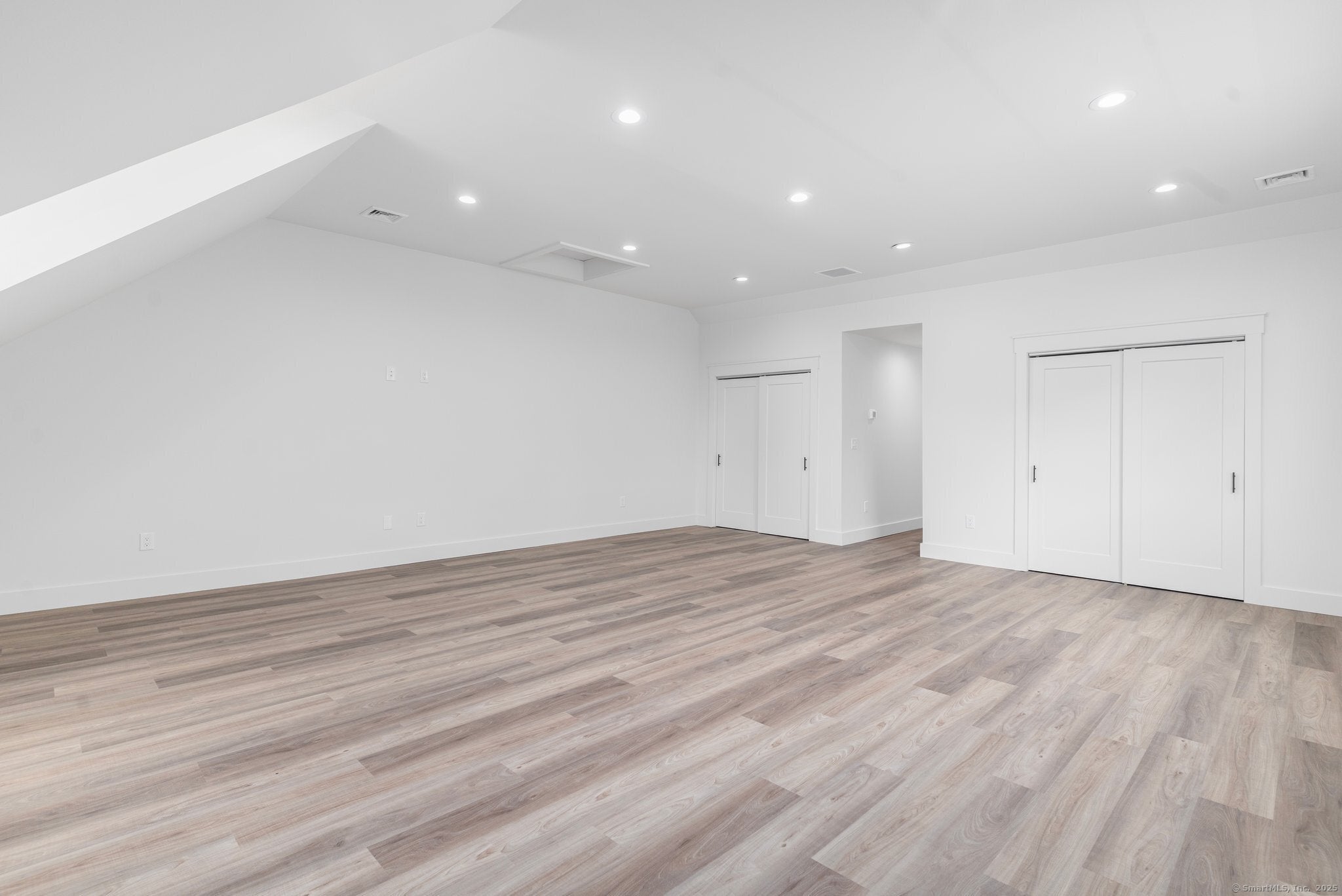 Pomfret, Connecticut, 06259, United States, 4 Bedrooms Bedrooms, ,6 BathroomsBathrooms,Residential,Active,1880189