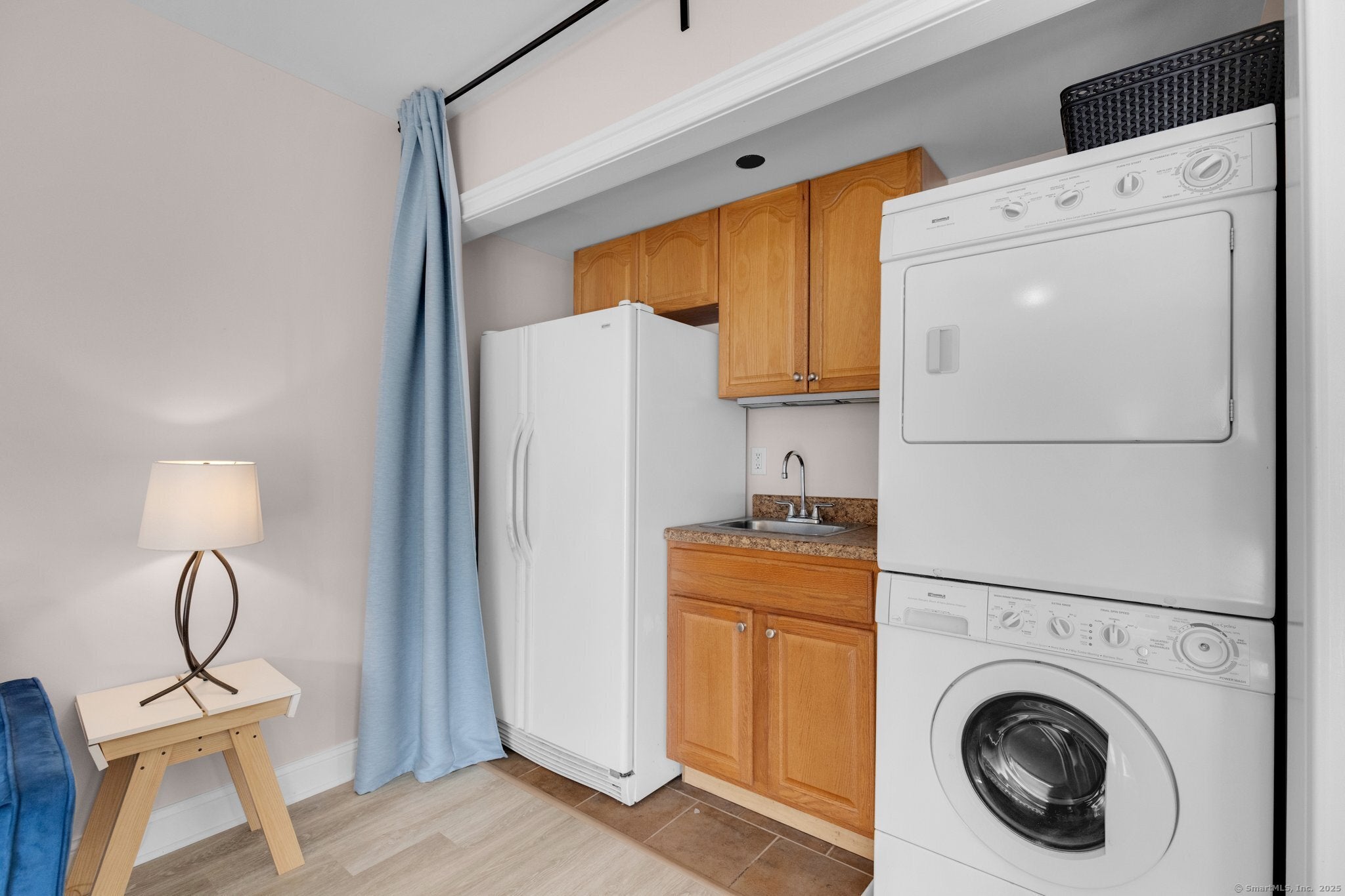 Milford, Connecticut, 06460, United States, 3 Bedrooms Bedrooms, ,4 BathroomsBathrooms,Residential,Active,1926887