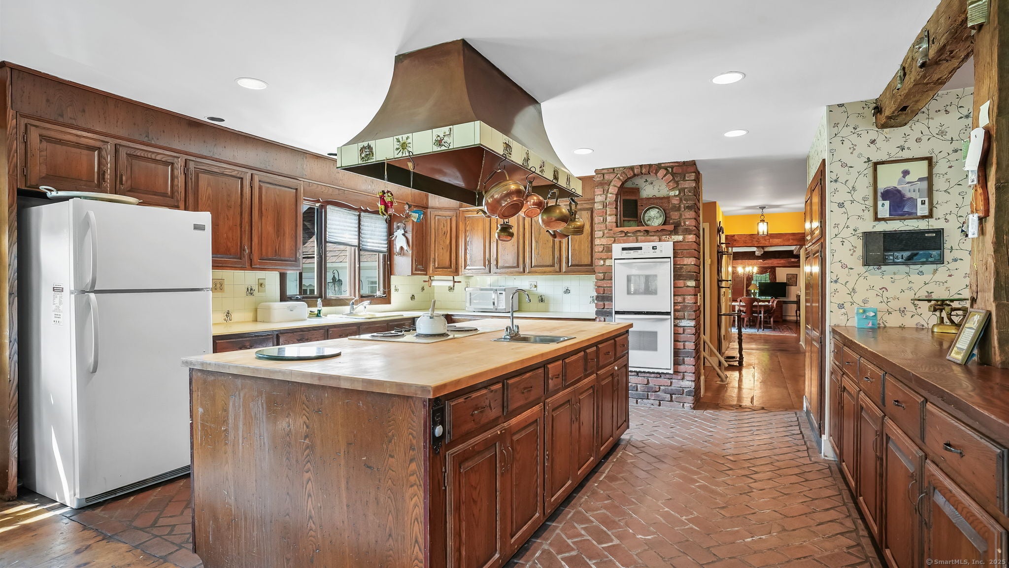 Trumbull, Connecticut, 06611, United States, 6 Bedrooms Bedrooms, ,6 BathroomsBathrooms,Residential,Active,1922320