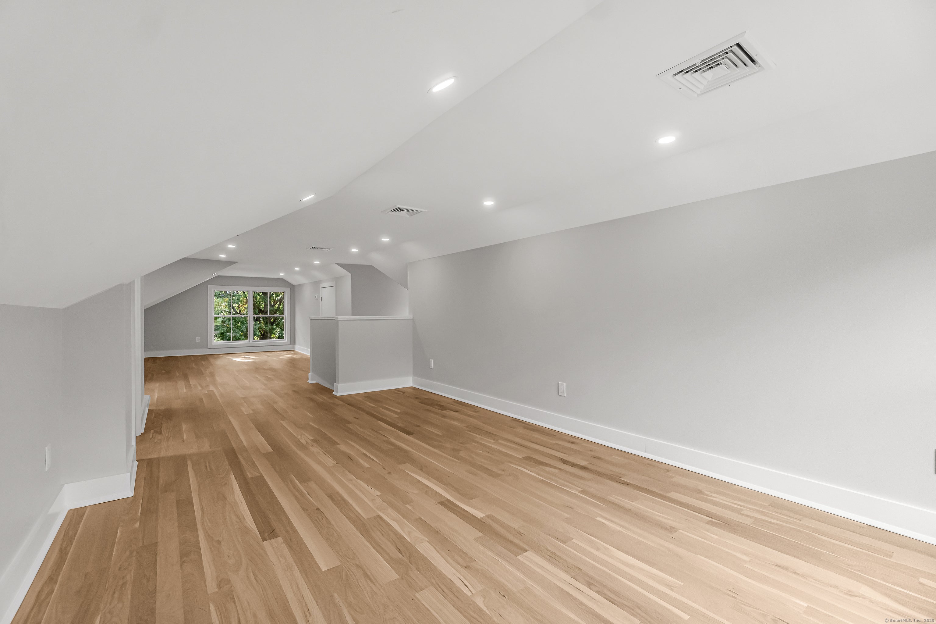 Fairfield, Connecticut, 06825, United States, 4 Bedrooms Bedrooms, ,5 BathroomsBathrooms,Residential,Active,1953660