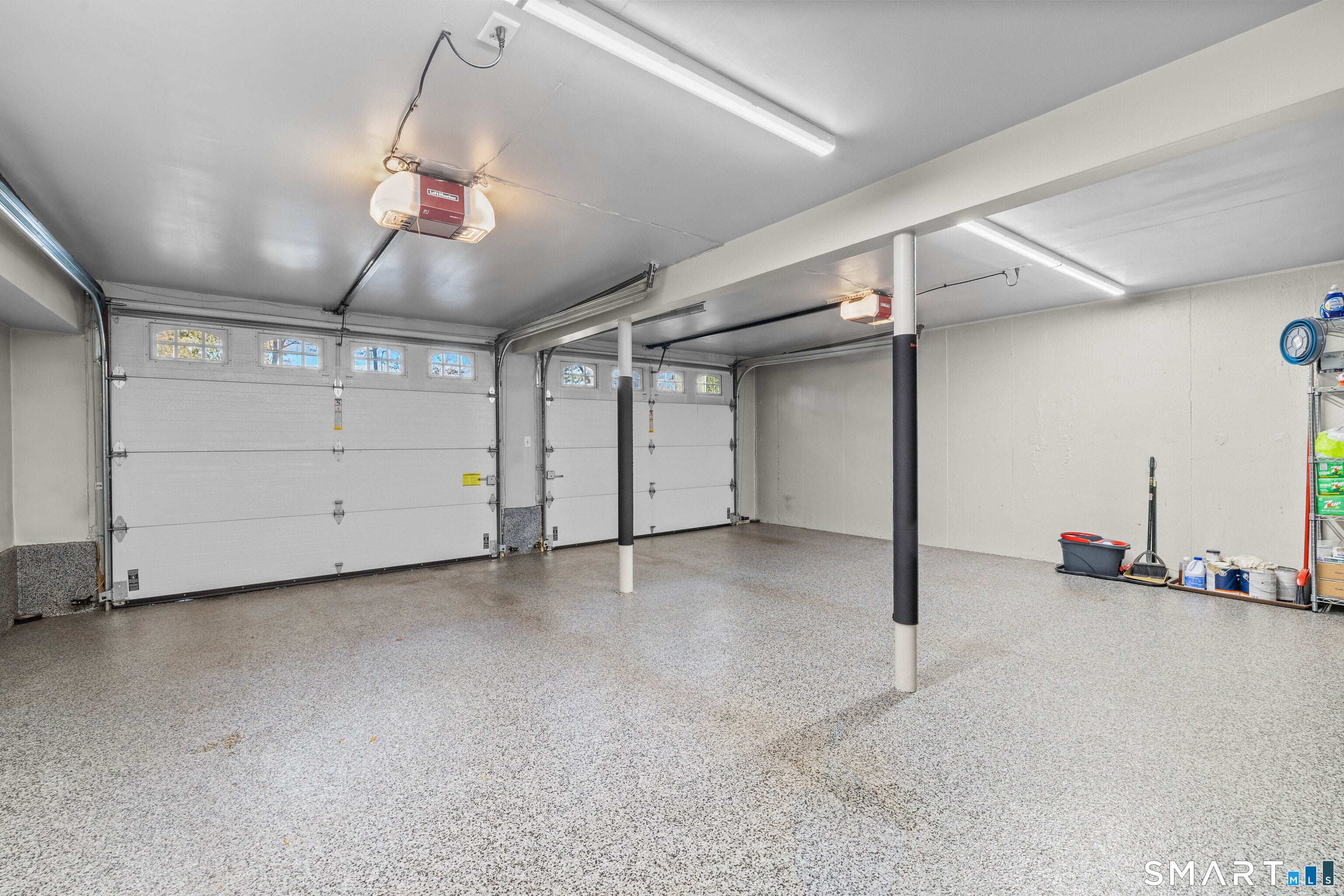 Essex, Connecticut, 06426, United States, 4 Bedrooms Bedrooms, ,4 BathroomsBathrooms,Residential,Contingent,2007320