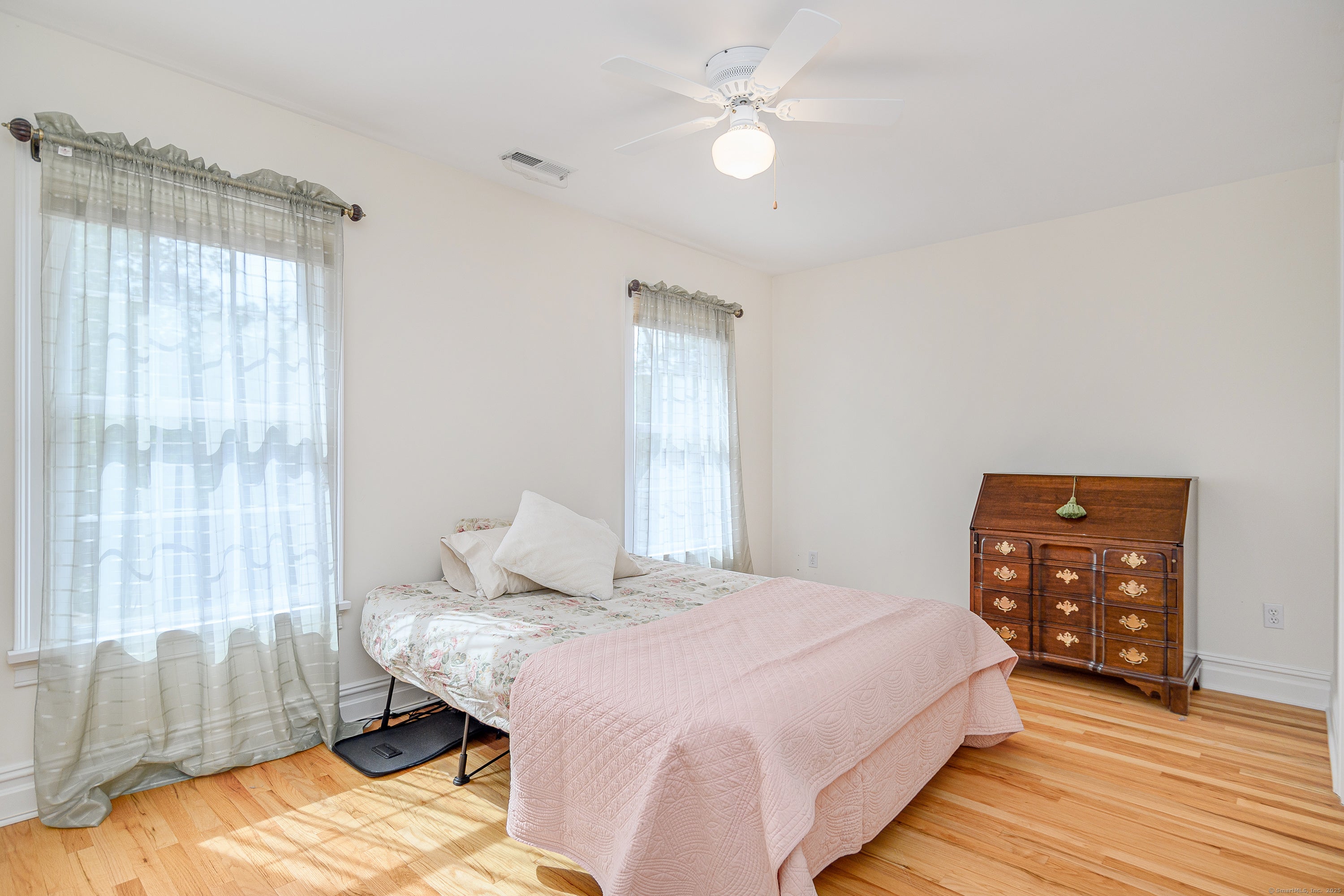 Newtown, Connecticut, 06482, United States, 4 Bedrooms Bedrooms, ,4 BathroomsBathrooms,Residential,Active,1934769