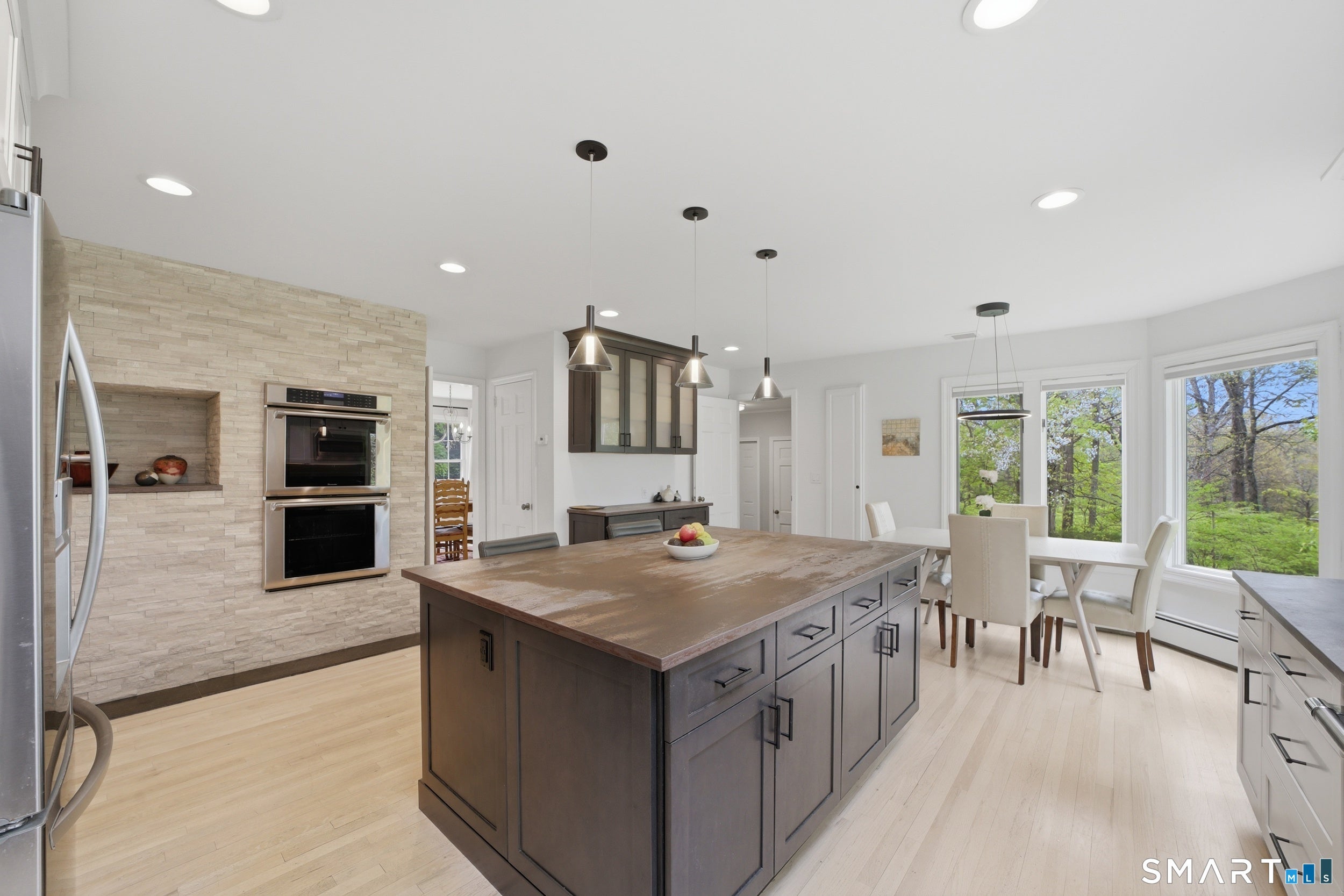 Stamford, Connecticut, 06902, United States, 4 Bedrooms Bedrooms, ,4 BathroomsBathrooms,Residential,Active,2042685