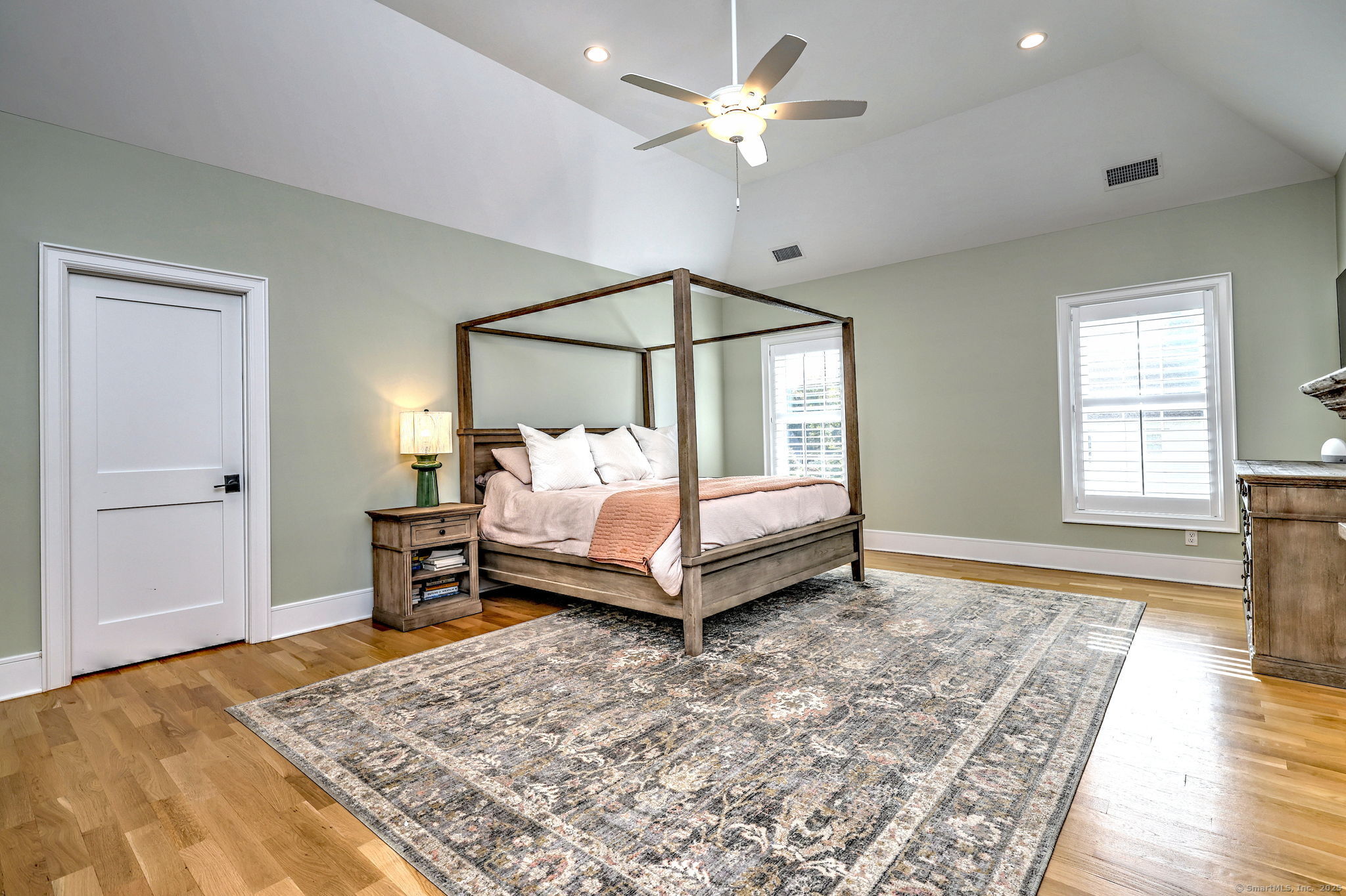 Trumbull, Connecticut, 06611, United States, 5 Bedrooms Bedrooms, ,6 BathroomsBathrooms,Residential,Active,1965800