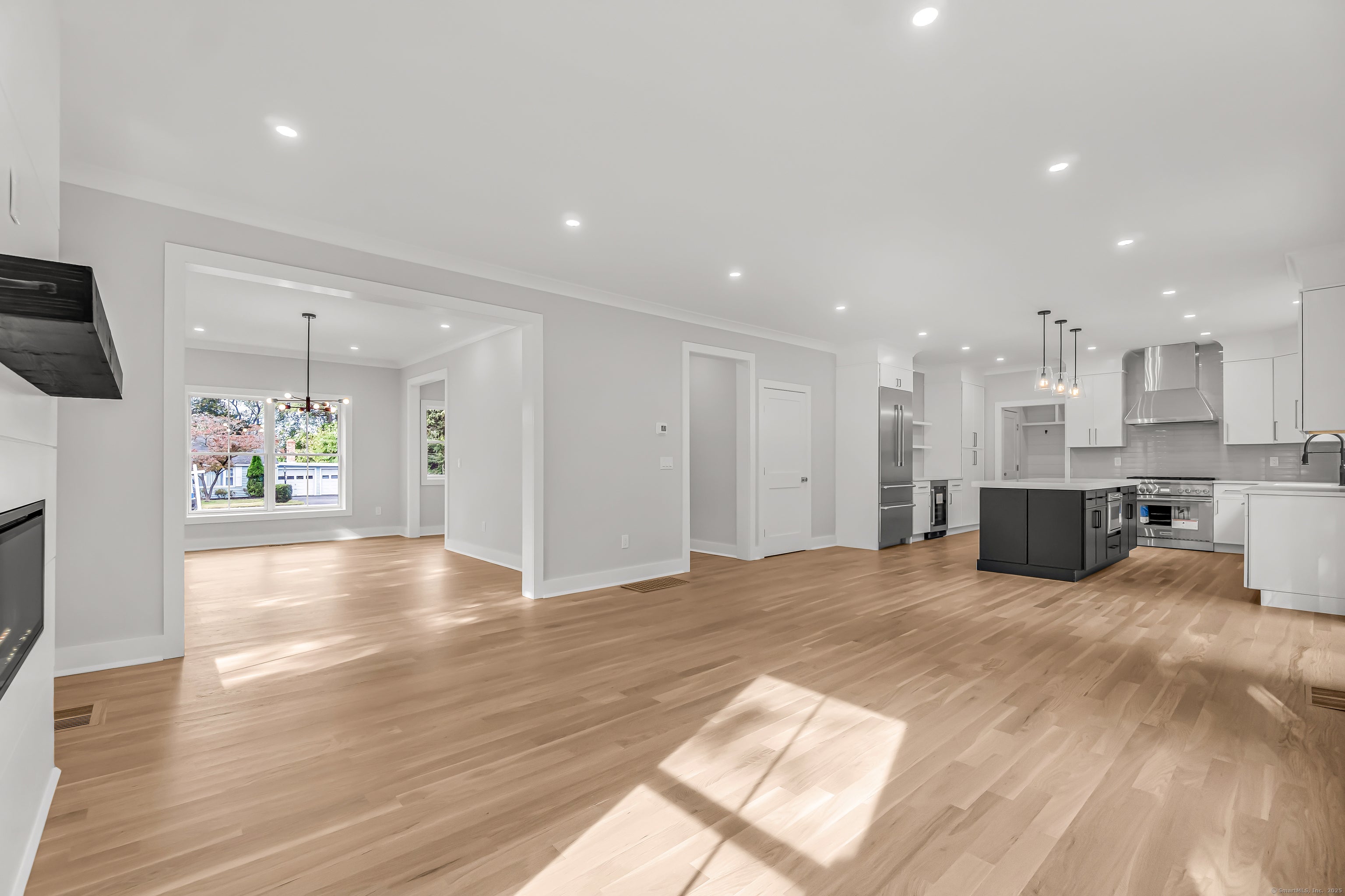 Fairfield, Connecticut, 06825, United States, 4 Bedrooms Bedrooms, ,5 BathroomsBathrooms,Residential,Active,1953660