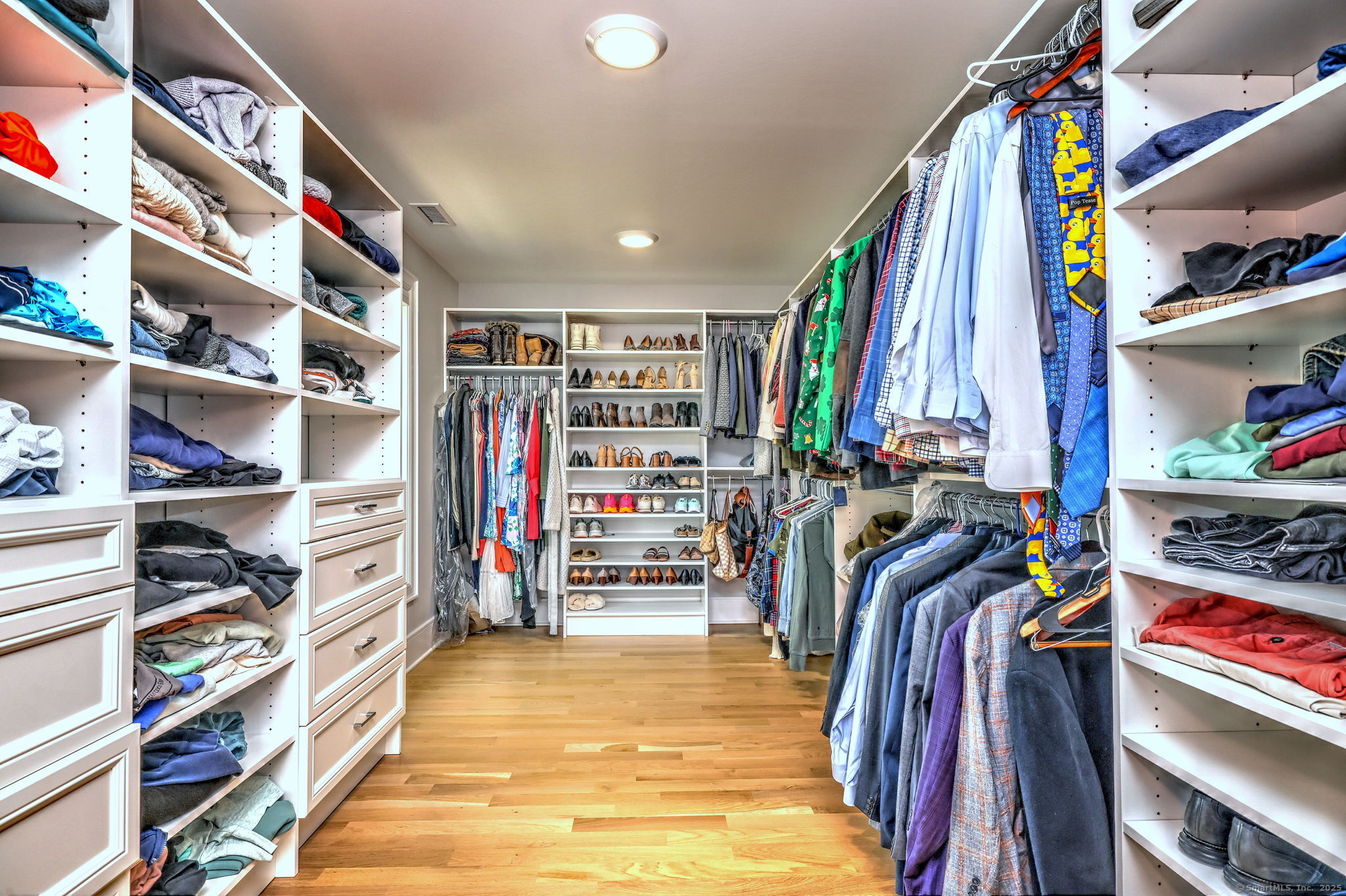 Trumbull, Connecticut, 06611, United States, 5 Bedrooms Bedrooms, ,6 BathroomsBathrooms,Residential,Active,1965800