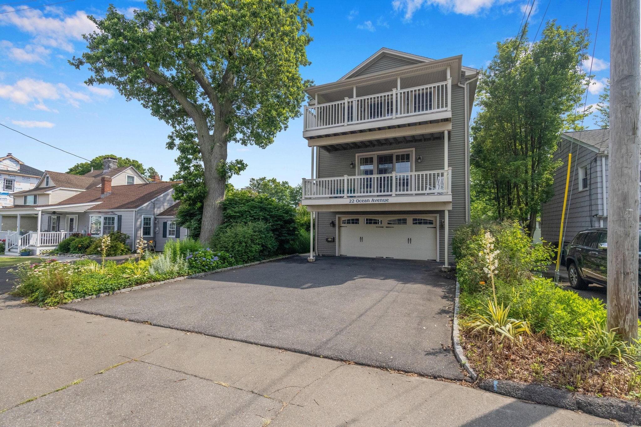 Milford, Connecticut, 06460, United States, 3 Bedrooms Bedrooms, ,4 BathroomsBathrooms,Residential,Active,1926887