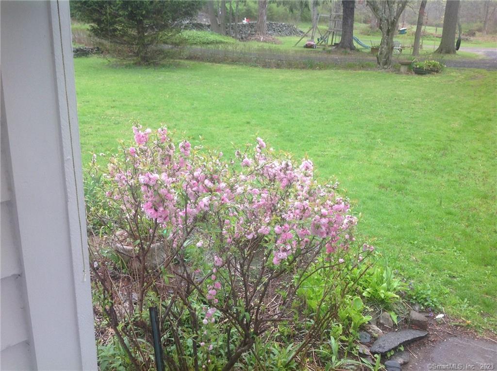 Newtown, Connecticut, 06470, United States, 3 Bedrooms Bedrooms, ,2 BathroomsBathrooms,Residential,Active,1967111