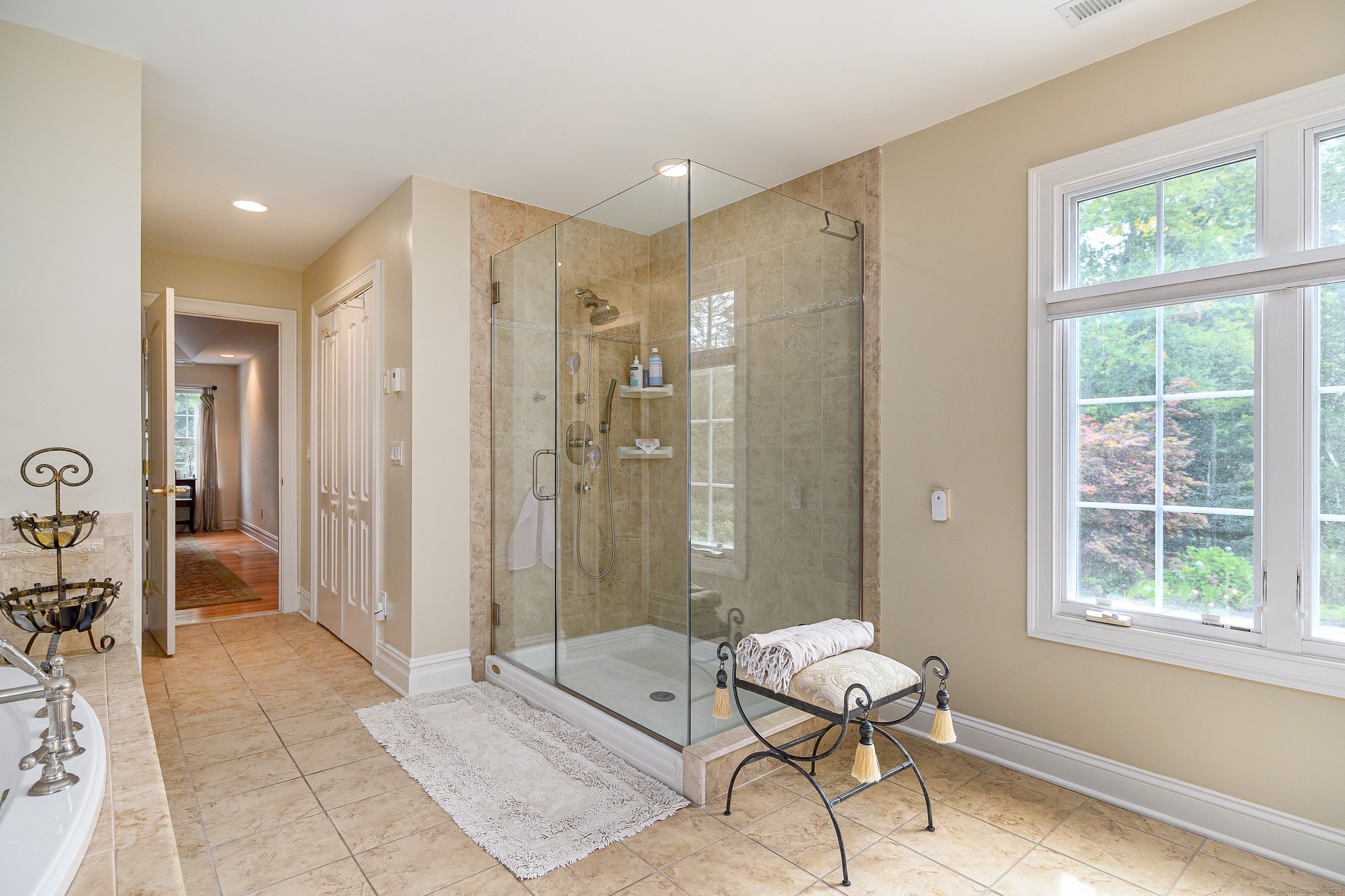 Newtown, Connecticut, 06482, United States, 4 Bedrooms Bedrooms, ,4 BathroomsBathrooms,Residential,Active,1934769