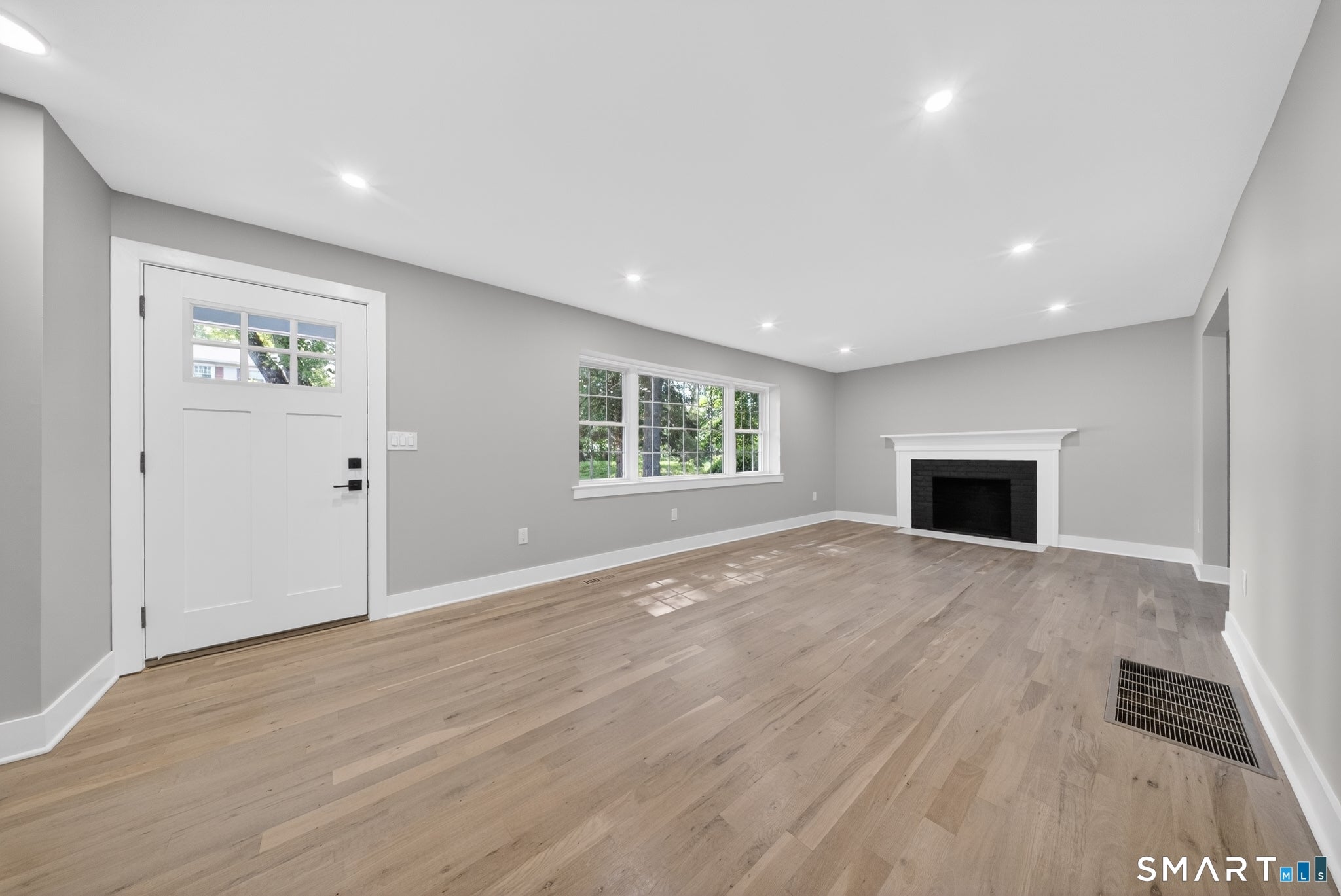 Fairfield, Connecticut, 06824, United States, 5 Bedrooms Bedrooms, ,4 BathroomsBathrooms,Residential,Active,2052052