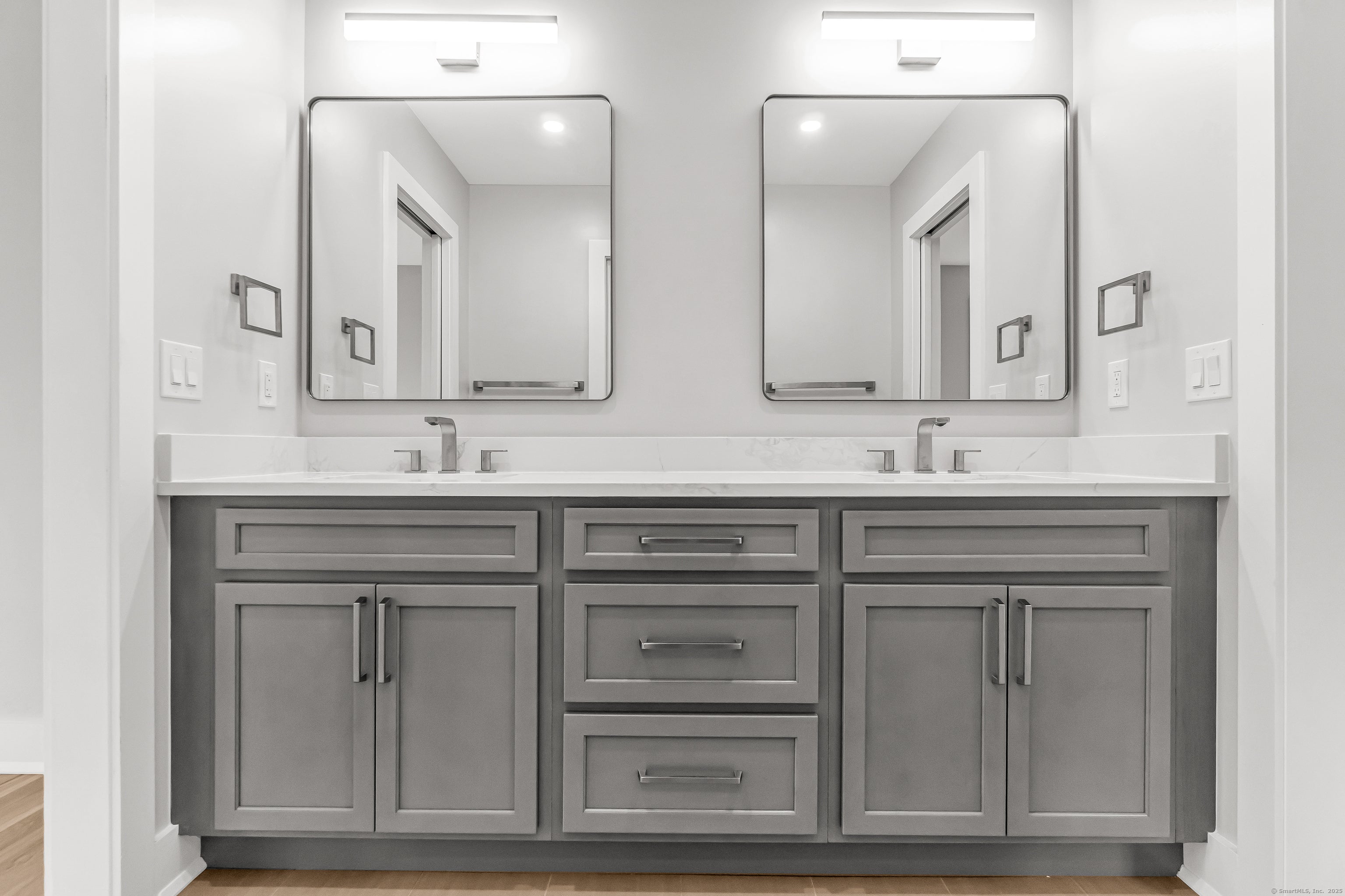 Fairfield, Connecticut, 06825, United States, 4 Bedrooms Bedrooms, ,5 BathroomsBathrooms,Residential,Active,1953660