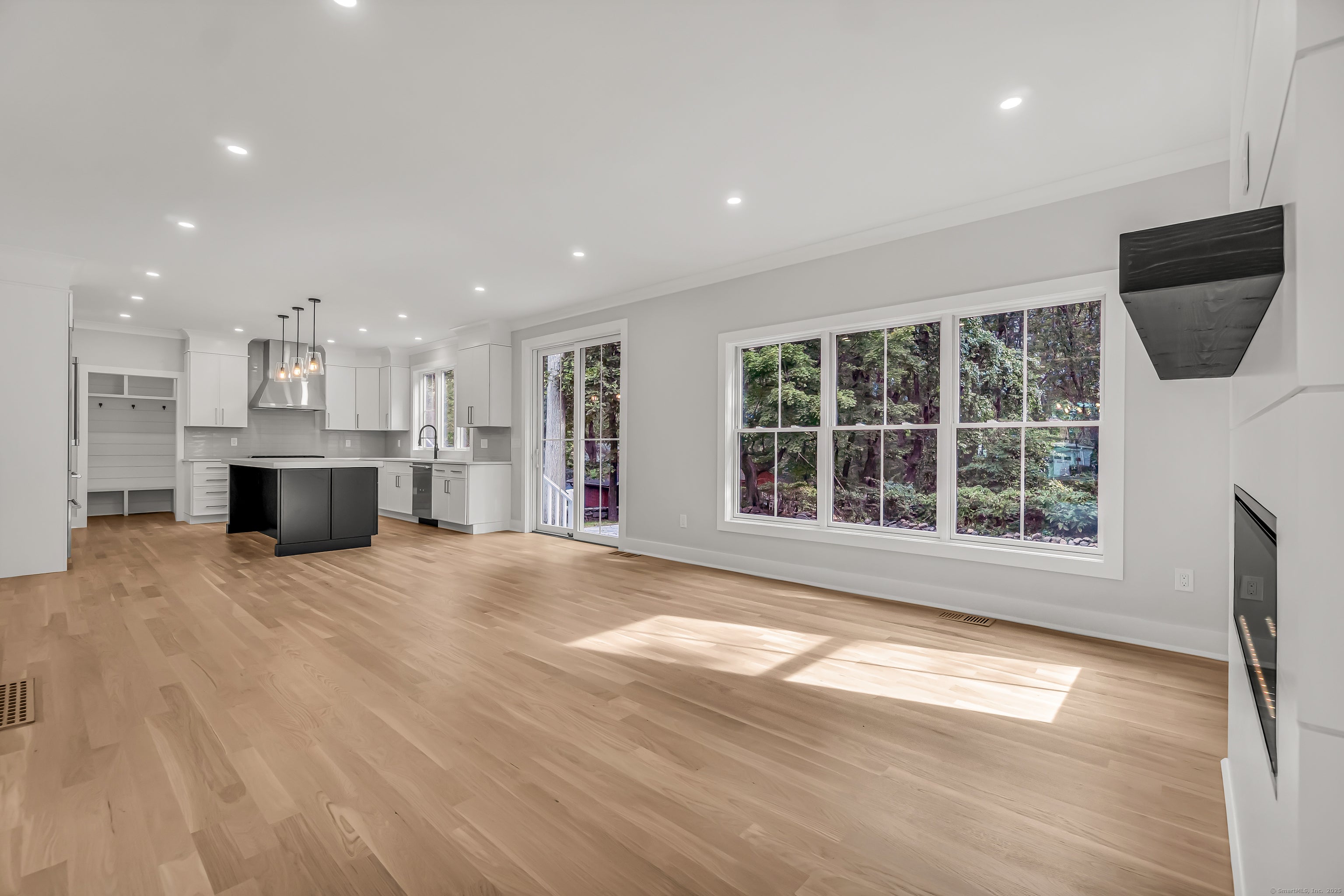 Fairfield, Connecticut, 06825, United States, 4 Bedrooms Bedrooms, ,5 BathroomsBathrooms,Residential,Active,1953660