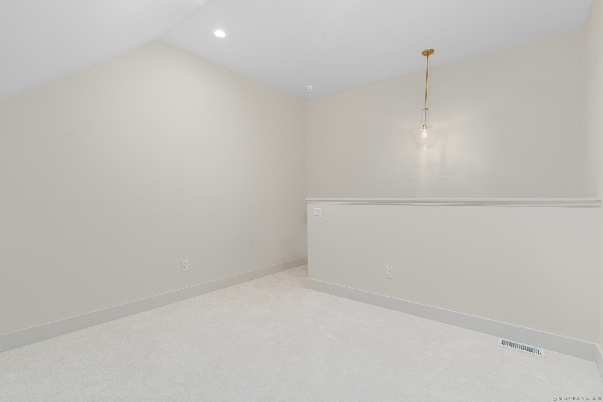 Pomfret, Connecticut, 06259, United States, 4 Bedrooms Bedrooms, ,6 BathroomsBathrooms,Residential,Active,1880189