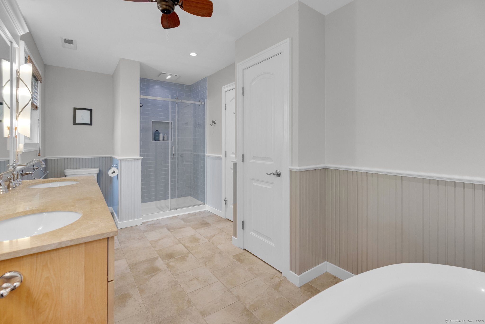 Milford, Connecticut, 06460, United States, 3 Bedrooms Bedrooms, ,4 BathroomsBathrooms,Residential,Active,1926887