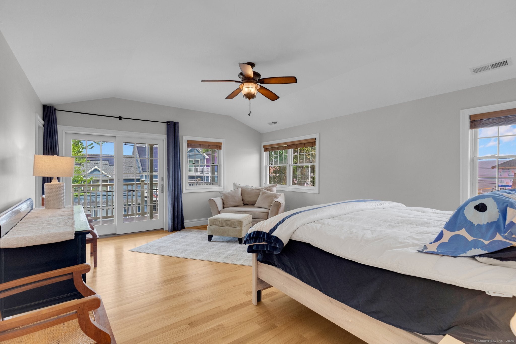 Milford, Connecticut, 06460, United States, 3 Bedrooms Bedrooms, ,4 BathroomsBathrooms,Residential,Active,1926887
