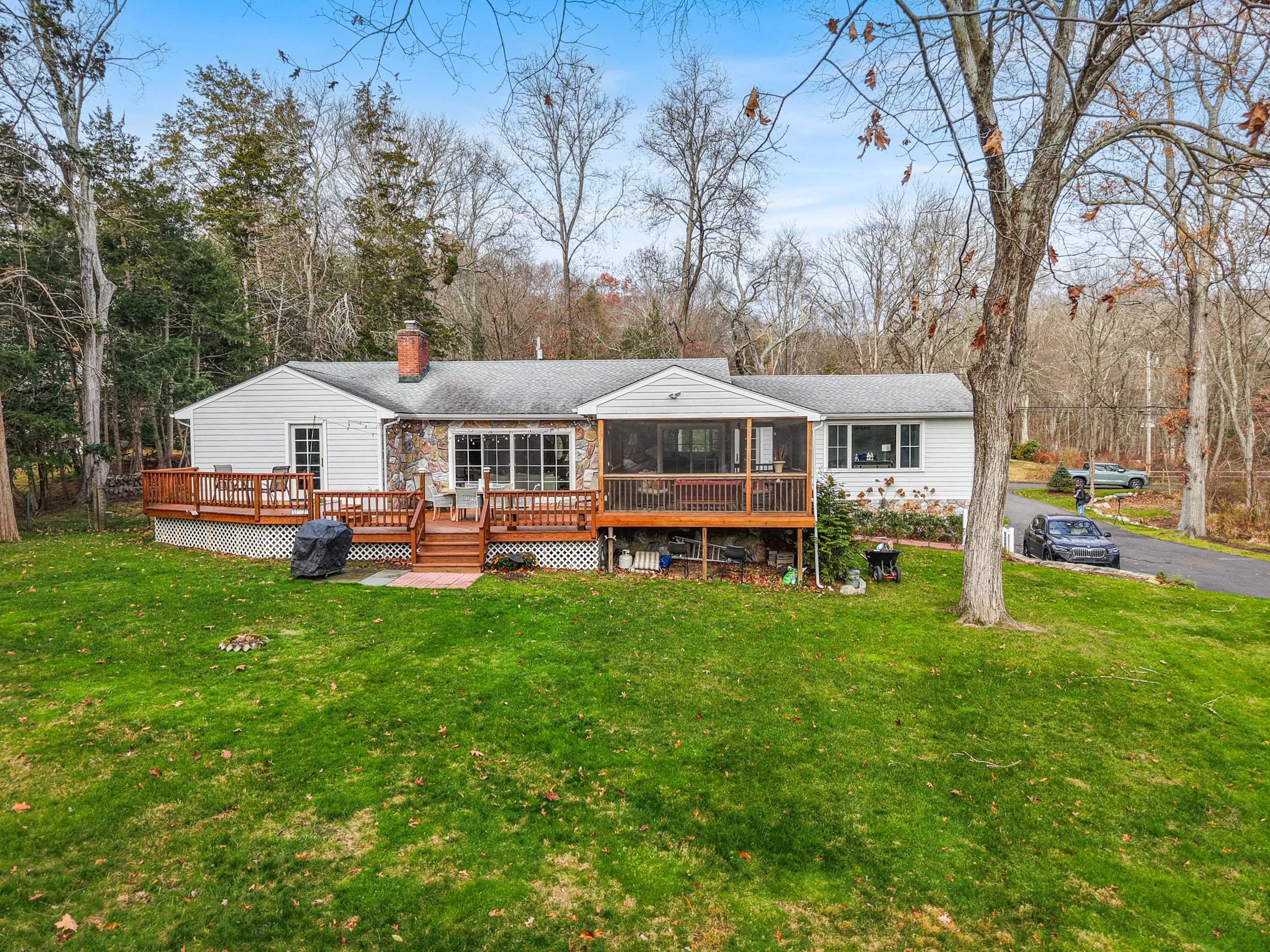 Stamford, Connecticut, 06903, United States, 4 Bedrooms Bedrooms, ,3 BathroomsBathrooms,Residential,Active,1996290