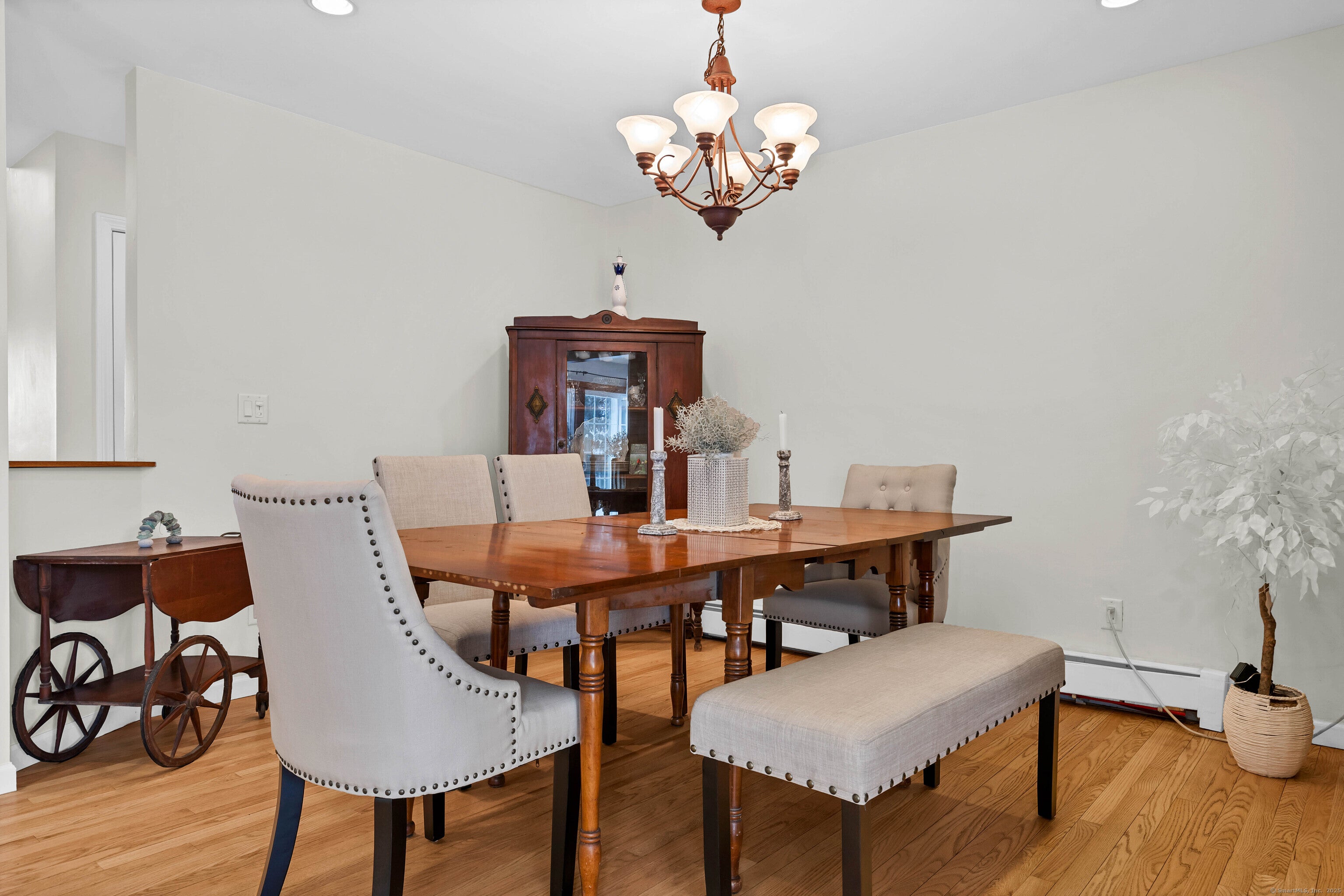 Groton, Connecticut, 06340, United States, 5 Bedrooms Bedrooms, ,5 BathroomsBathrooms,Residential,Active,1849560