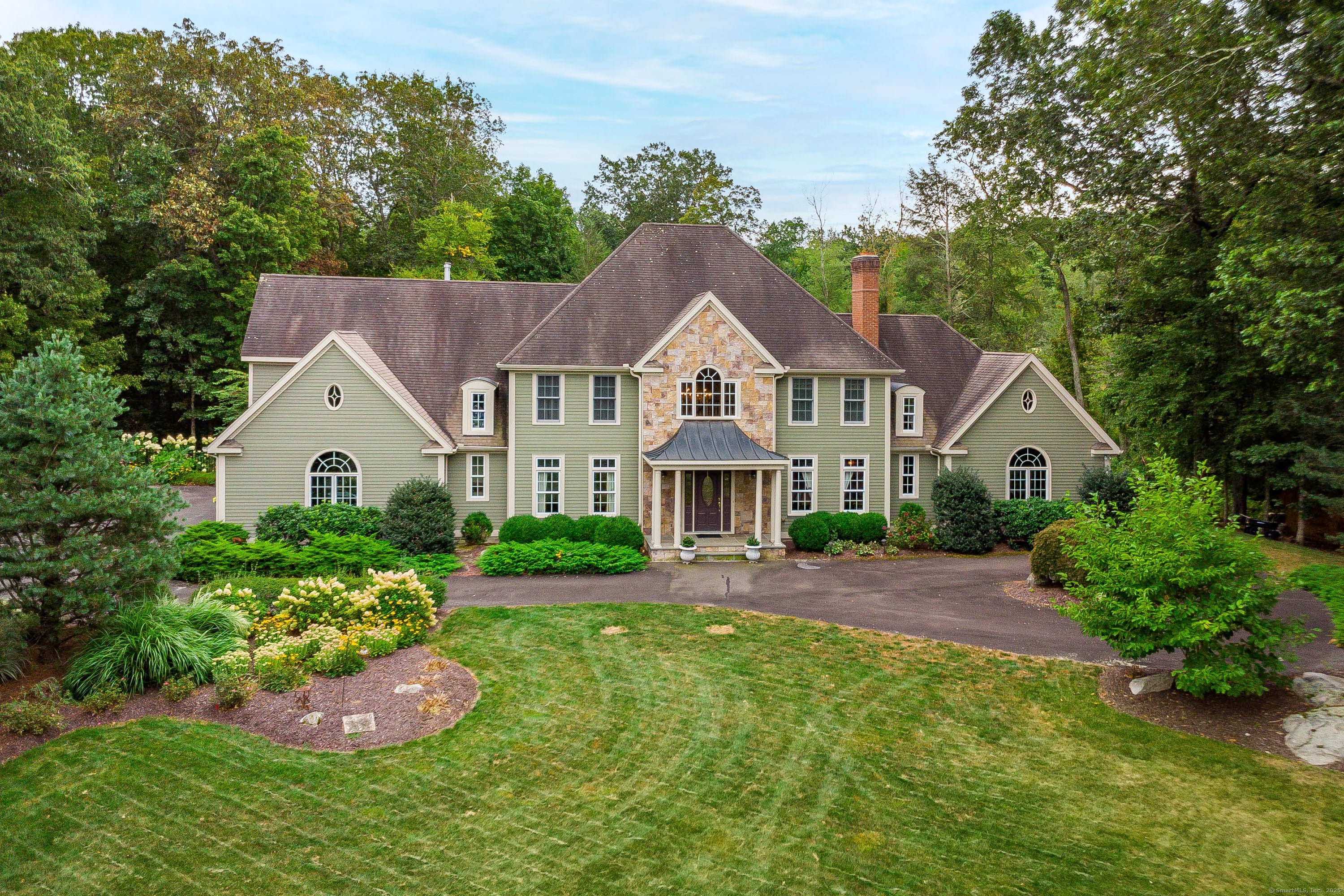 Newtown, Connecticut, 06482, United States, 4 Bedrooms Bedrooms, ,4 BathroomsBathrooms,Residential,Active,1934769