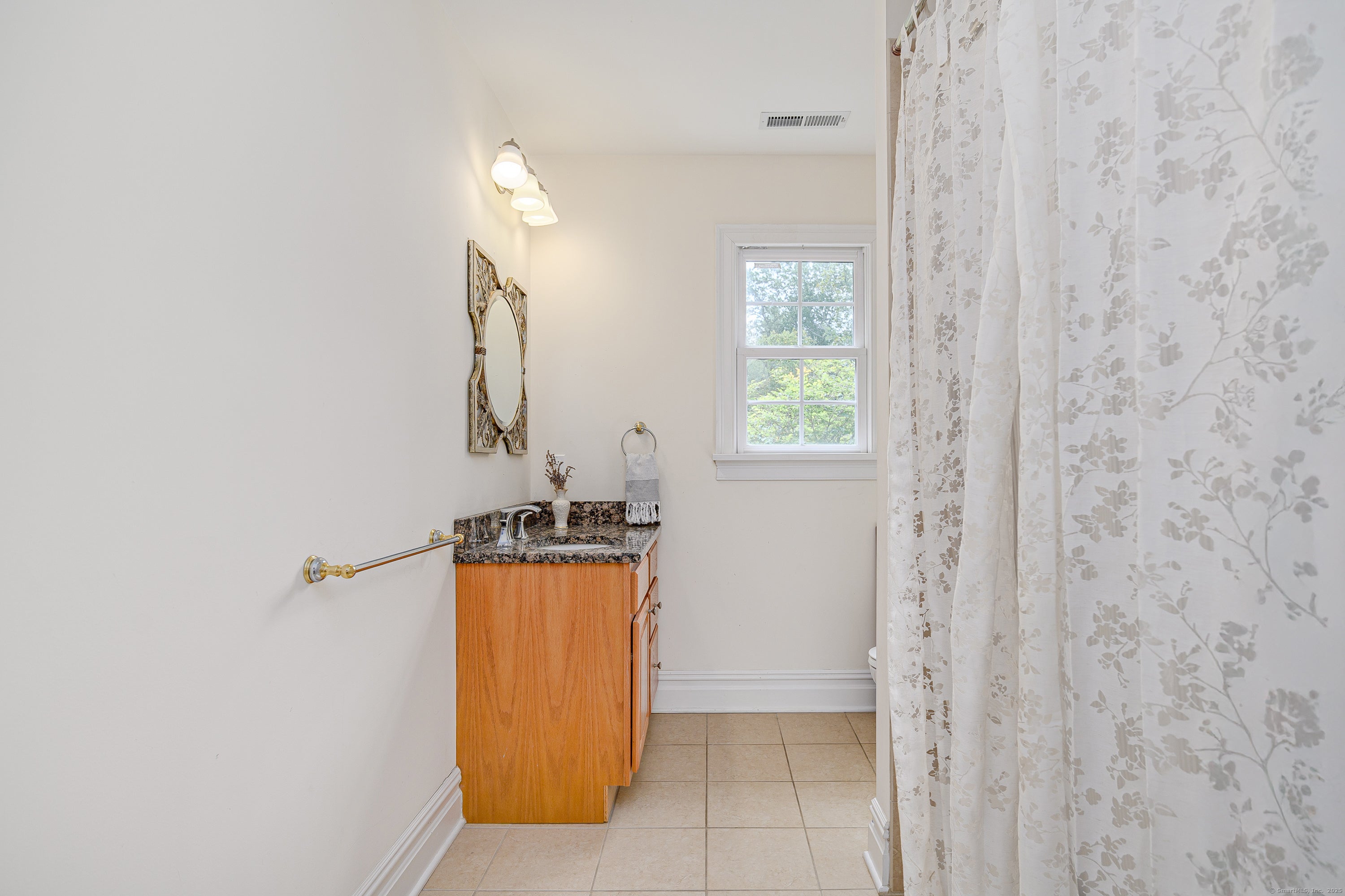 Newtown, Connecticut, 06482, United States, 4 Bedrooms Bedrooms, ,4 BathroomsBathrooms,Residential,Active,1934769