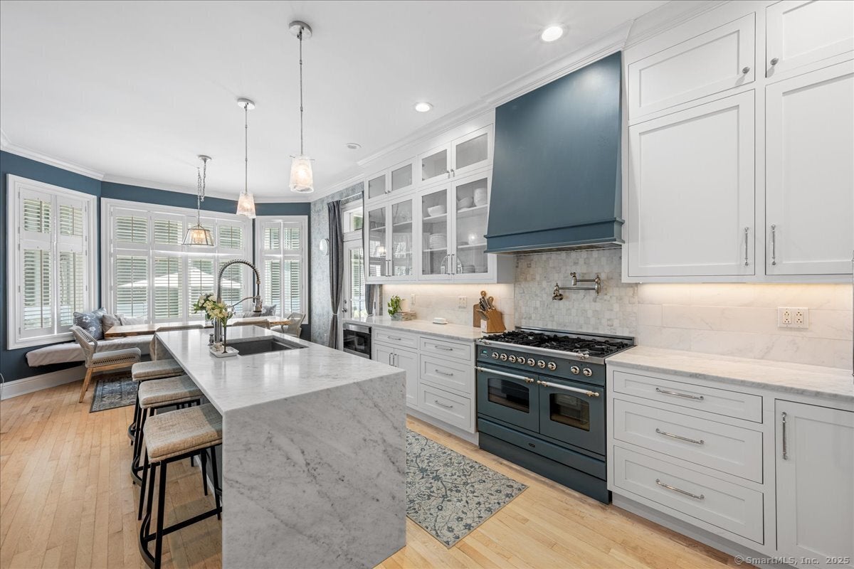 Clinton, Connecticut, 06413, United States, 5 Bedrooms Bedrooms, ,4 BathroomsBathrooms,Residential,Active,1936123