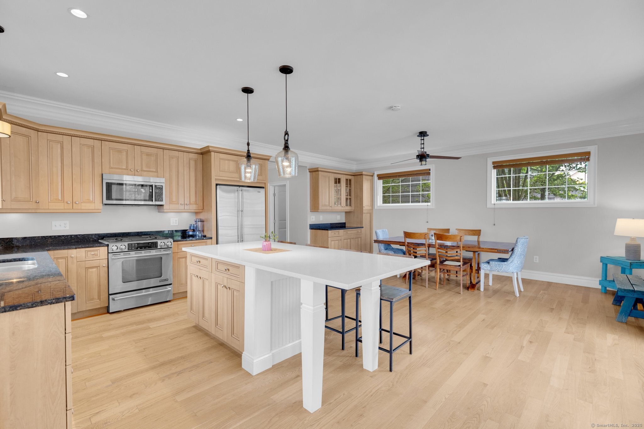 Milford, Connecticut, 06460, United States, 3 Bedrooms Bedrooms, ,4 BathroomsBathrooms,Residential,Active,1926887