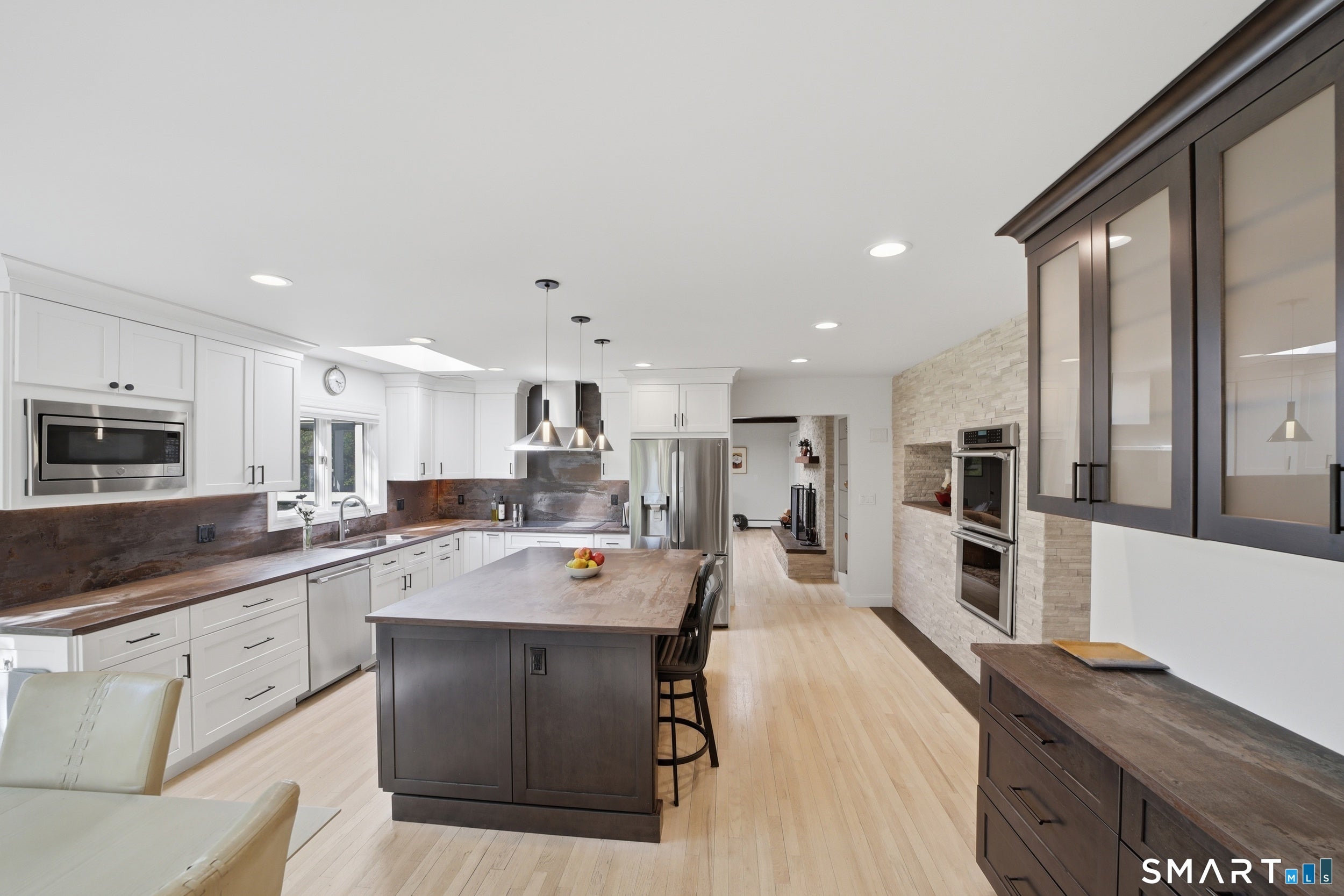Stamford, Connecticut, 06902, United States, 4 Bedrooms Bedrooms, ,4 BathroomsBathrooms,Residential,Active,2042685