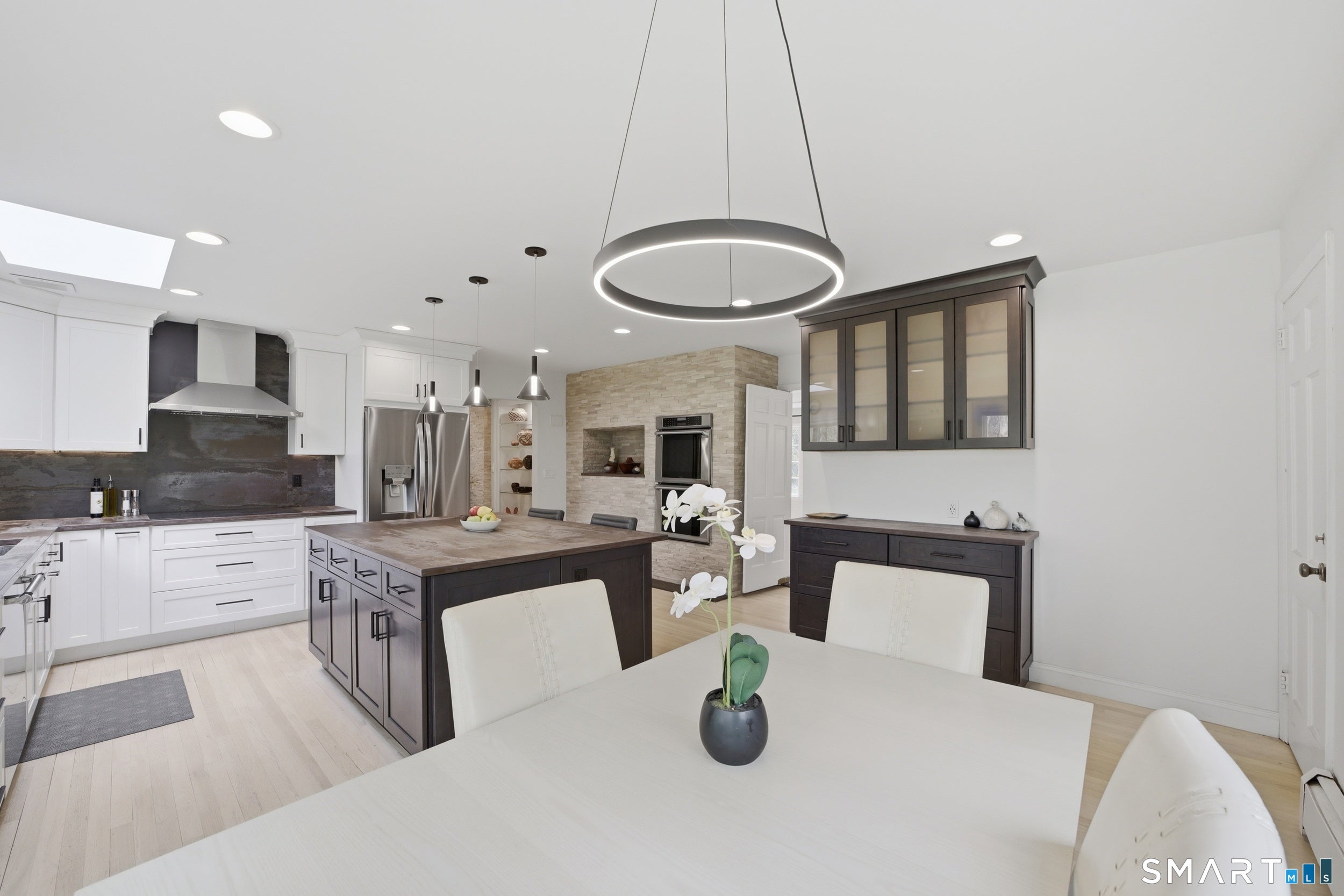 Stamford, Connecticut, 06902, United States, 4 Bedrooms Bedrooms, ,4 BathroomsBathrooms,Residential,Active,2042685