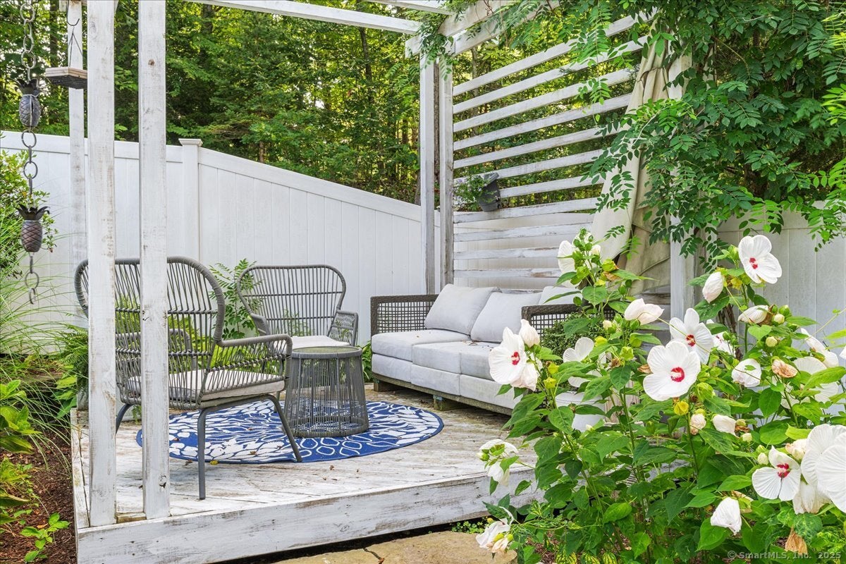 Clinton, Connecticut, 06413, United States, 5 Bedrooms Bedrooms, ,4 BathroomsBathrooms,Residential,Active,1936123