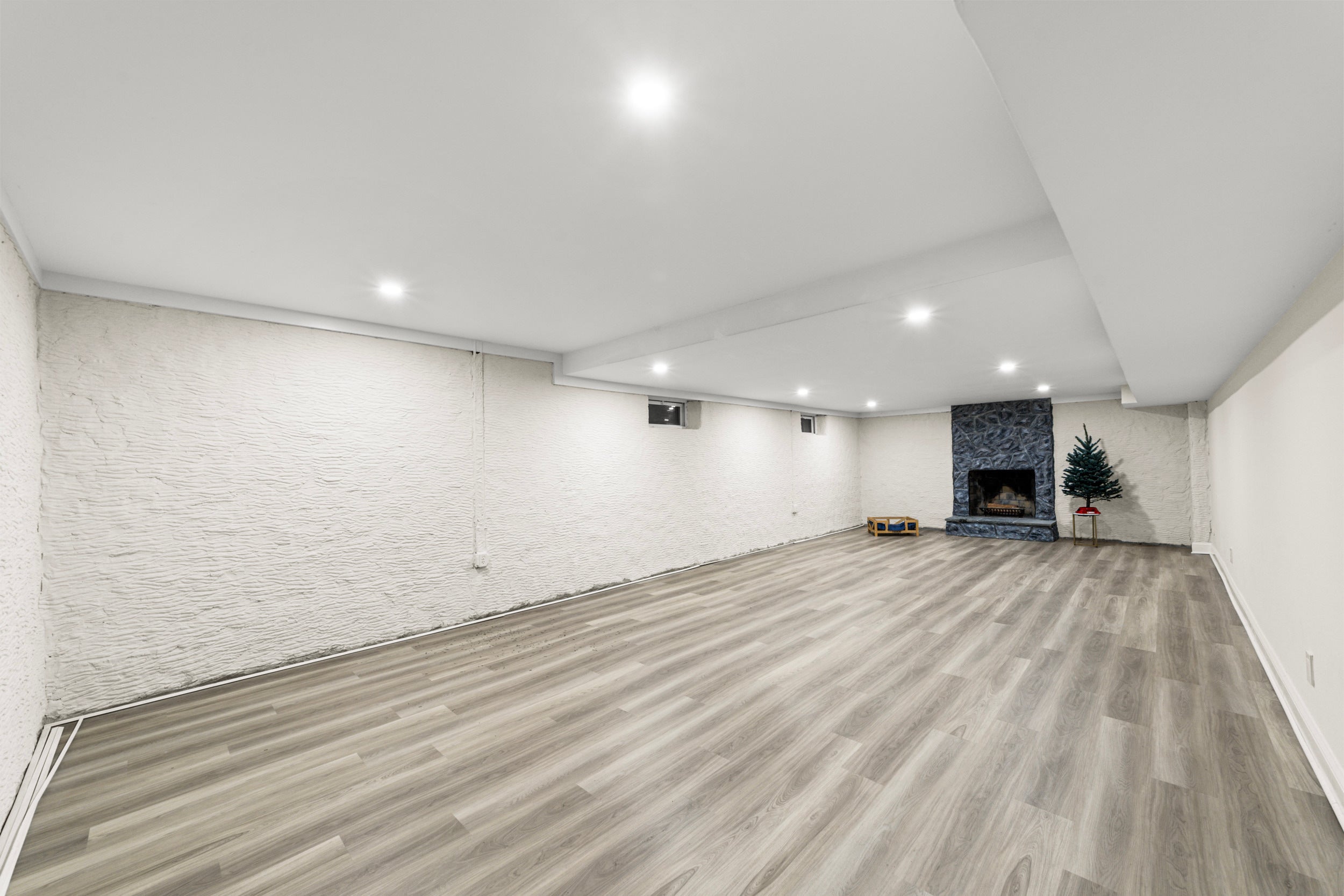 Stamford, Connecticut, 06903, United States, 4 Bedrooms Bedrooms, ,3 BathroomsBathrooms,Residential,Active,1996290