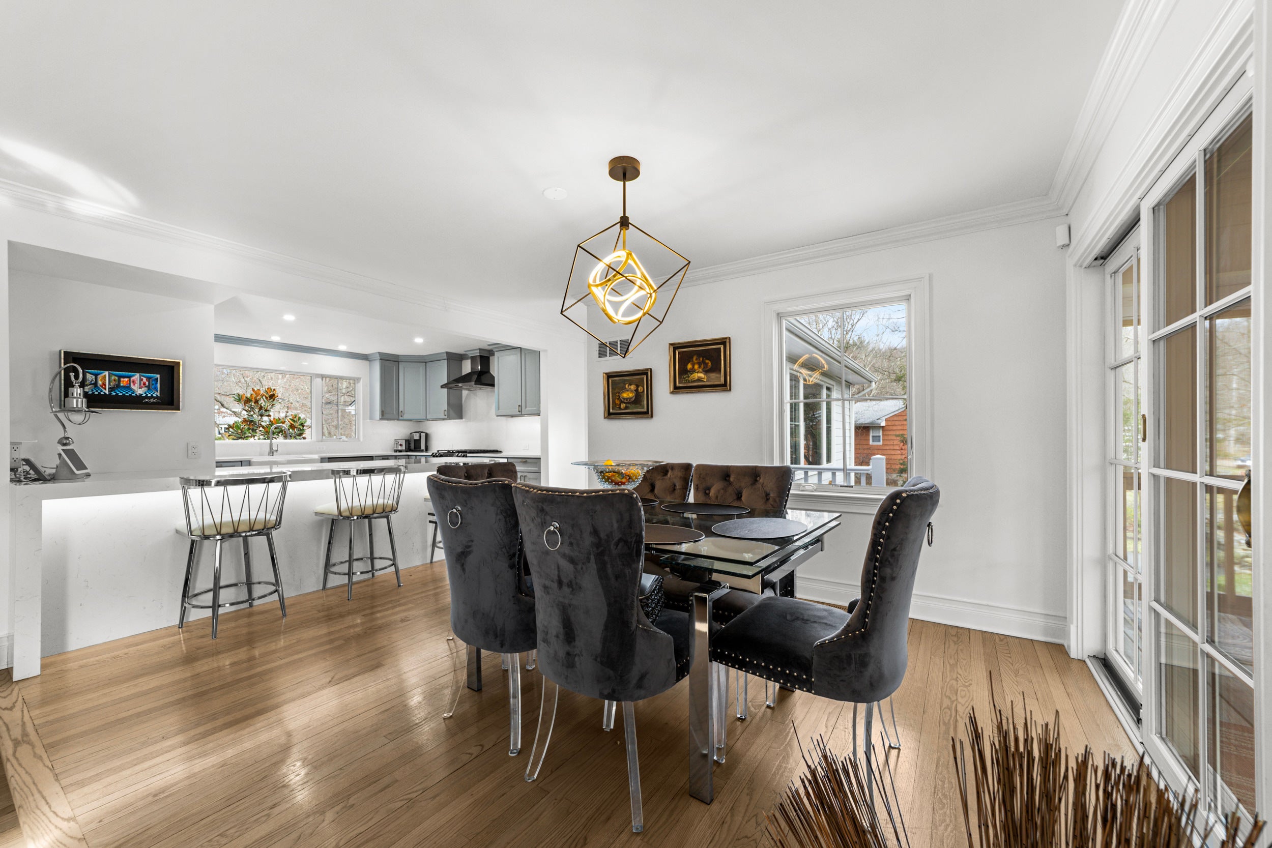 Stamford, Connecticut, 06903, United States, 4 Bedrooms Bedrooms, ,3 BathroomsBathrooms,Residential,Active,1996290