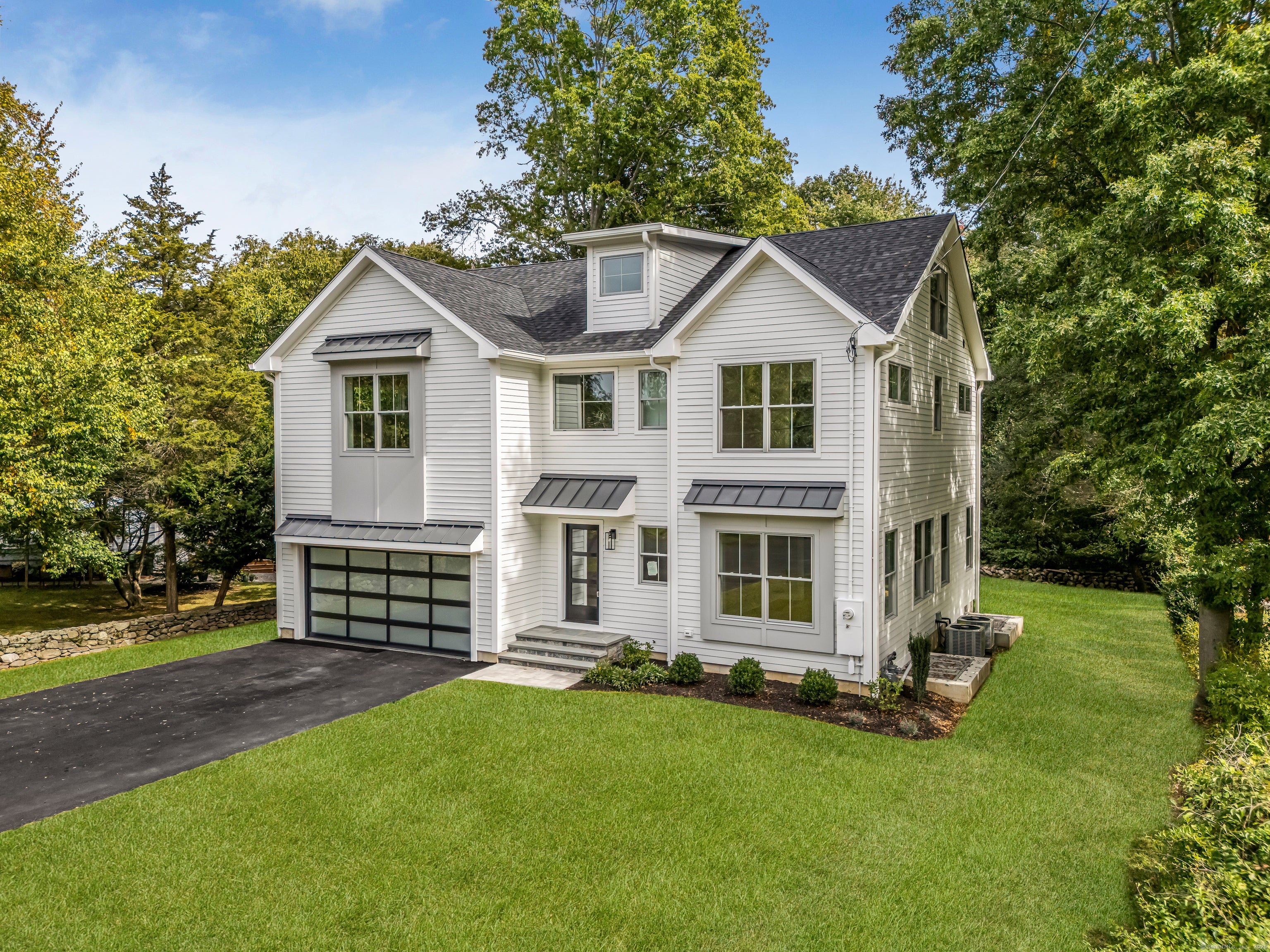 Fairfield, Connecticut, 06825, United States, 4 Bedrooms Bedrooms, ,5 BathroomsBathrooms,Residential,Active,1953660