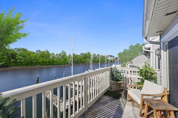 CT Real Estate - Connecticut Homes For Sale | RE/MAX