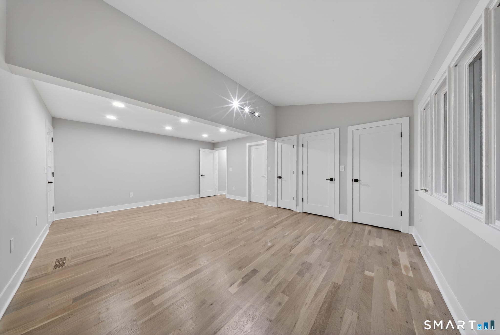 Fairfield, Connecticut, 06824, United States, 5 Bedrooms Bedrooms, ,4 BathroomsBathrooms,Residential,Active,2052052
