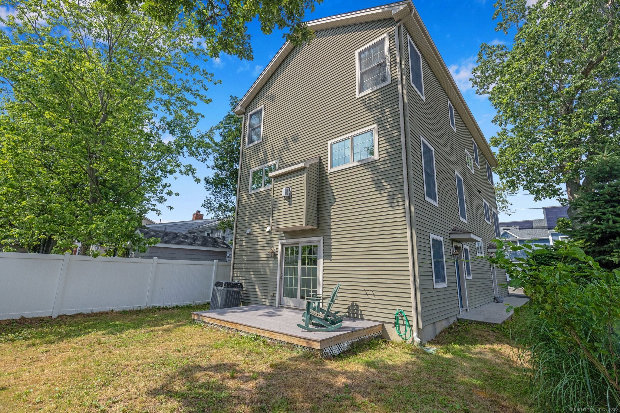 Milford, Connecticut, 06460, United States, 3 Bedrooms Bedrooms, ,4 BathroomsBathrooms,Residential,Active,1926887