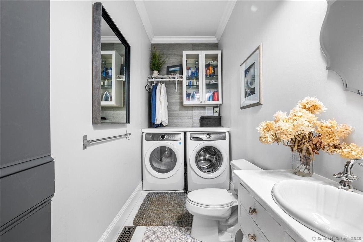 Clinton, Connecticut, 06413, United States, 5 Bedrooms Bedrooms, ,4 BathroomsBathrooms,Residential,Active,1936123