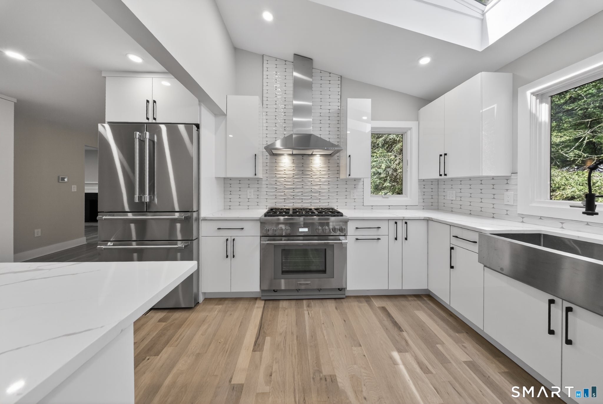 Fairfield, Connecticut, 06824, United States, 5 Bedrooms Bedrooms, ,4 BathroomsBathrooms,Residential,Active,2052052