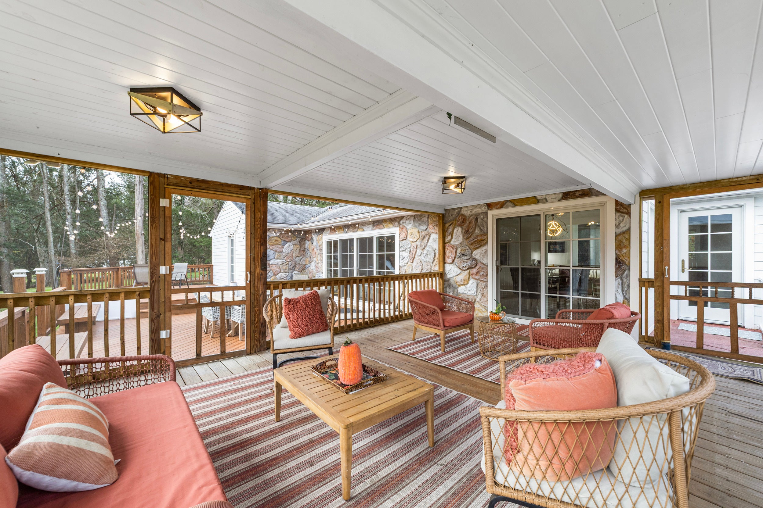 Stamford, Connecticut, 06903, United States, 4 Bedrooms Bedrooms, ,3 BathroomsBathrooms,Residential,Active,1996290