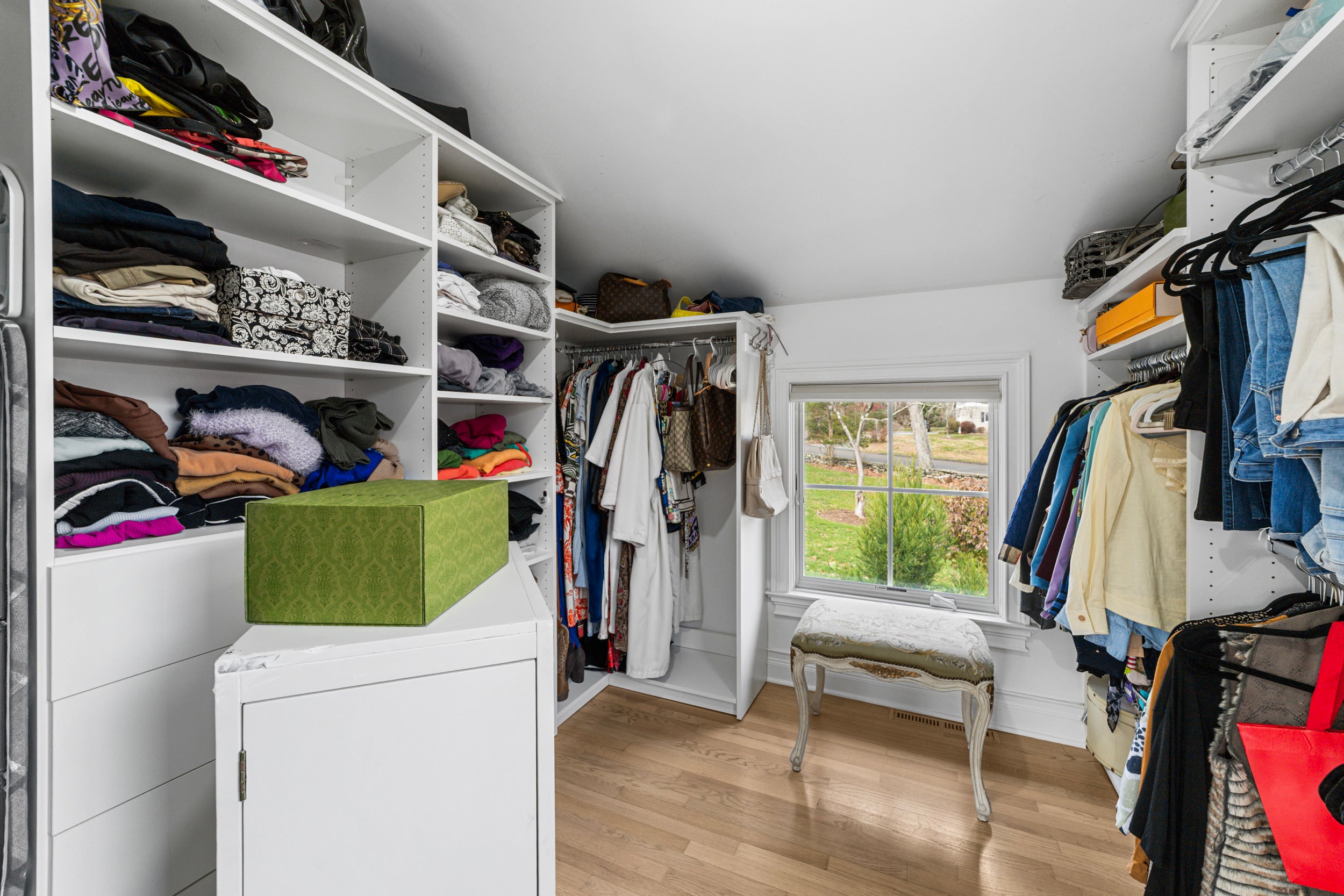 Stamford, Connecticut, 06903, United States, 4 Bedrooms Bedrooms, ,3 BathroomsBathrooms,Residential,Active,1996290