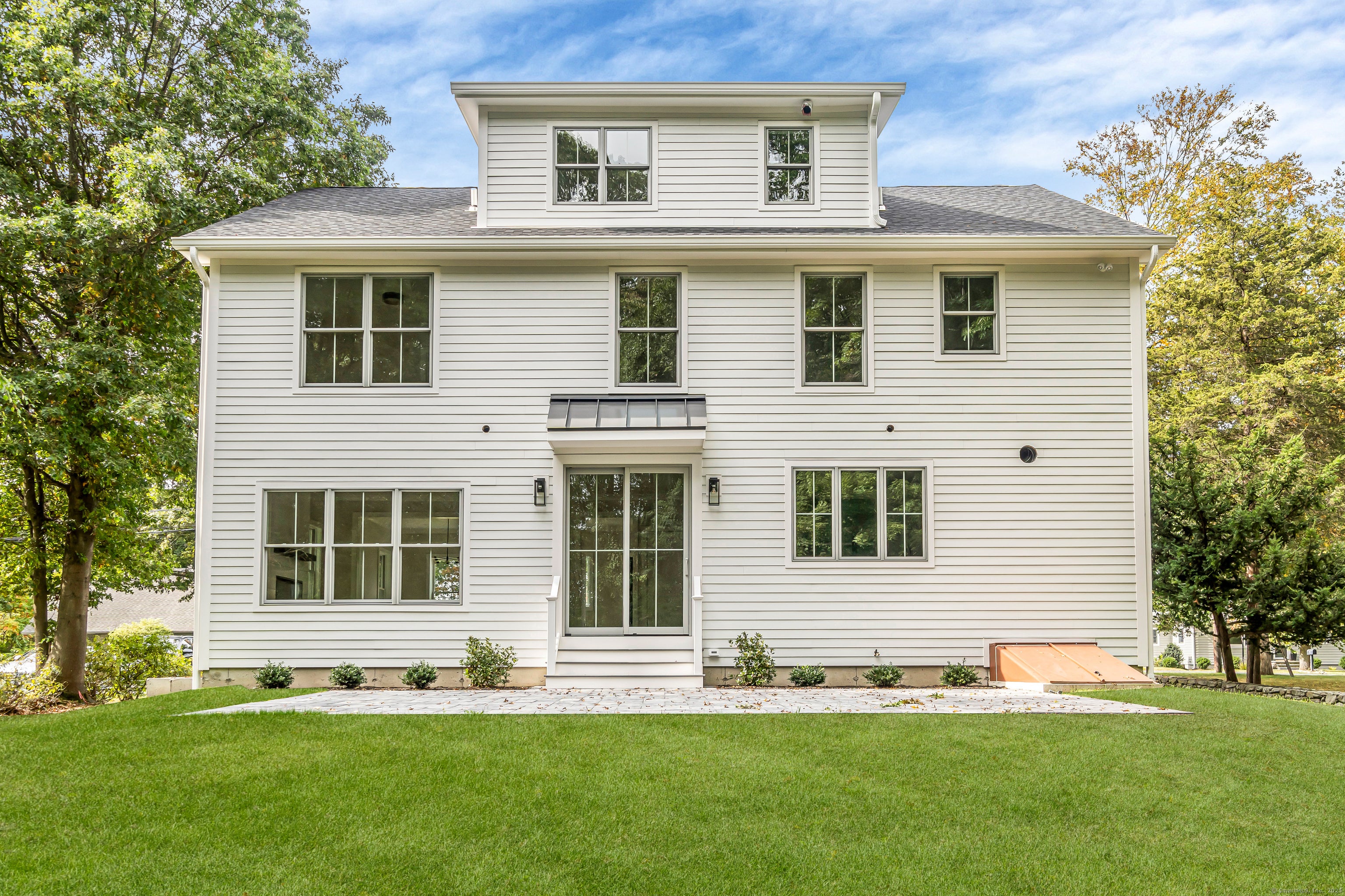 Fairfield, Connecticut, 06825, United States, 4 Bedrooms Bedrooms, ,5 BathroomsBathrooms,Residential,Active,1953660