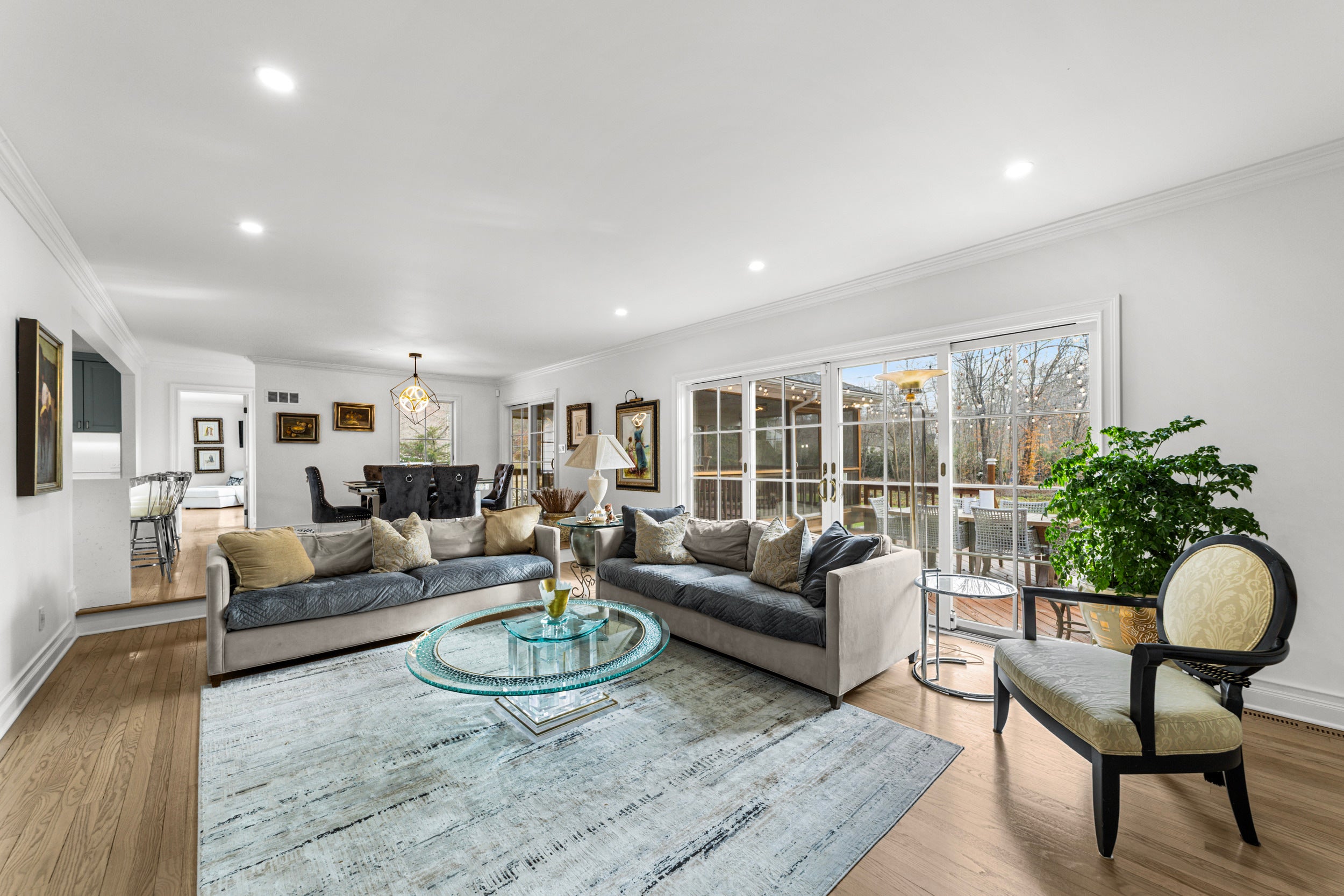 Stamford, Connecticut, 06903, United States, 4 Bedrooms Bedrooms, ,3 BathroomsBathrooms,Residential,Active,1996290