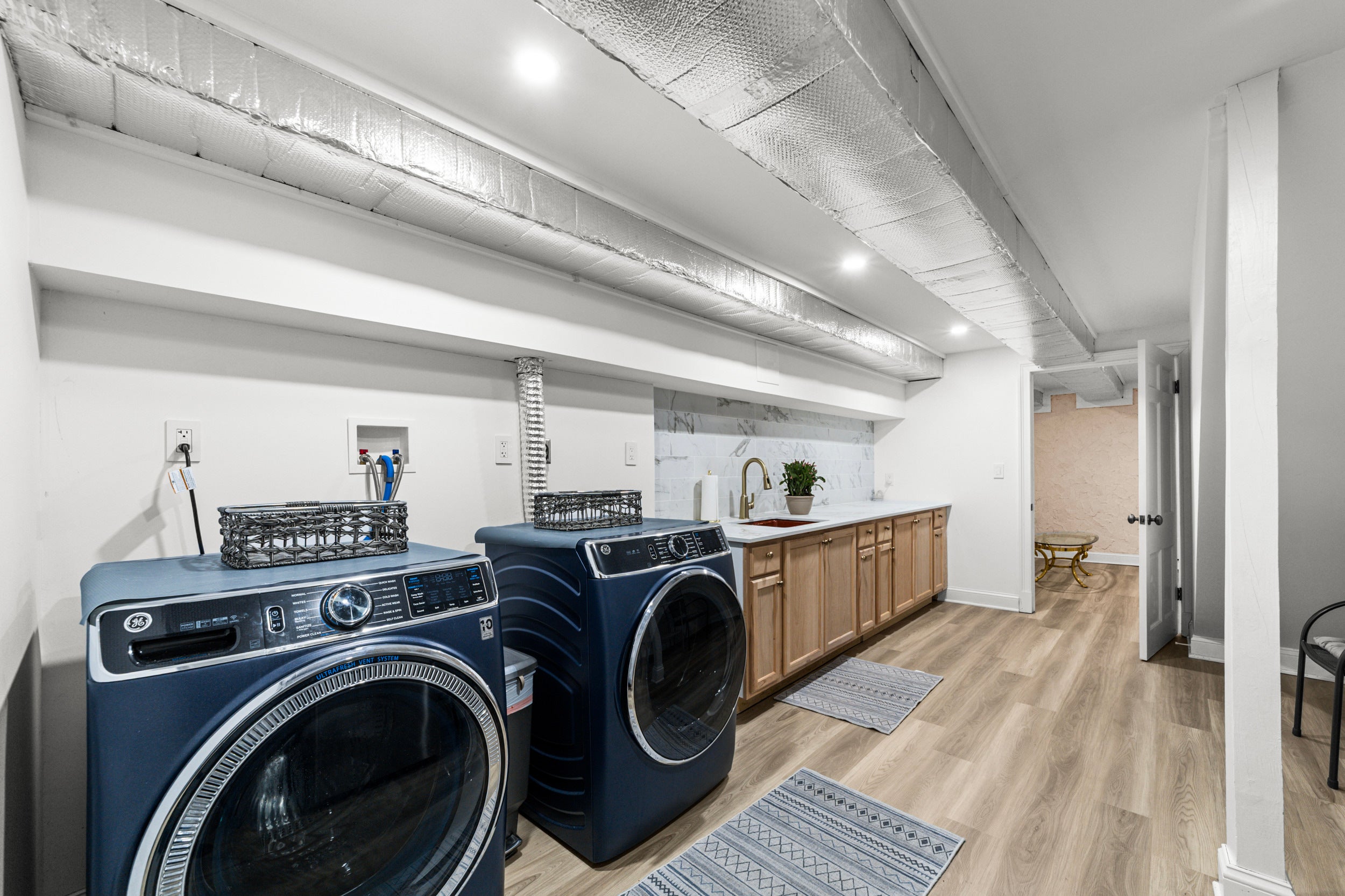 Stamford, Connecticut, 06903, United States, 4 Bedrooms Bedrooms, ,3 BathroomsBathrooms,Residential,Active,1996290