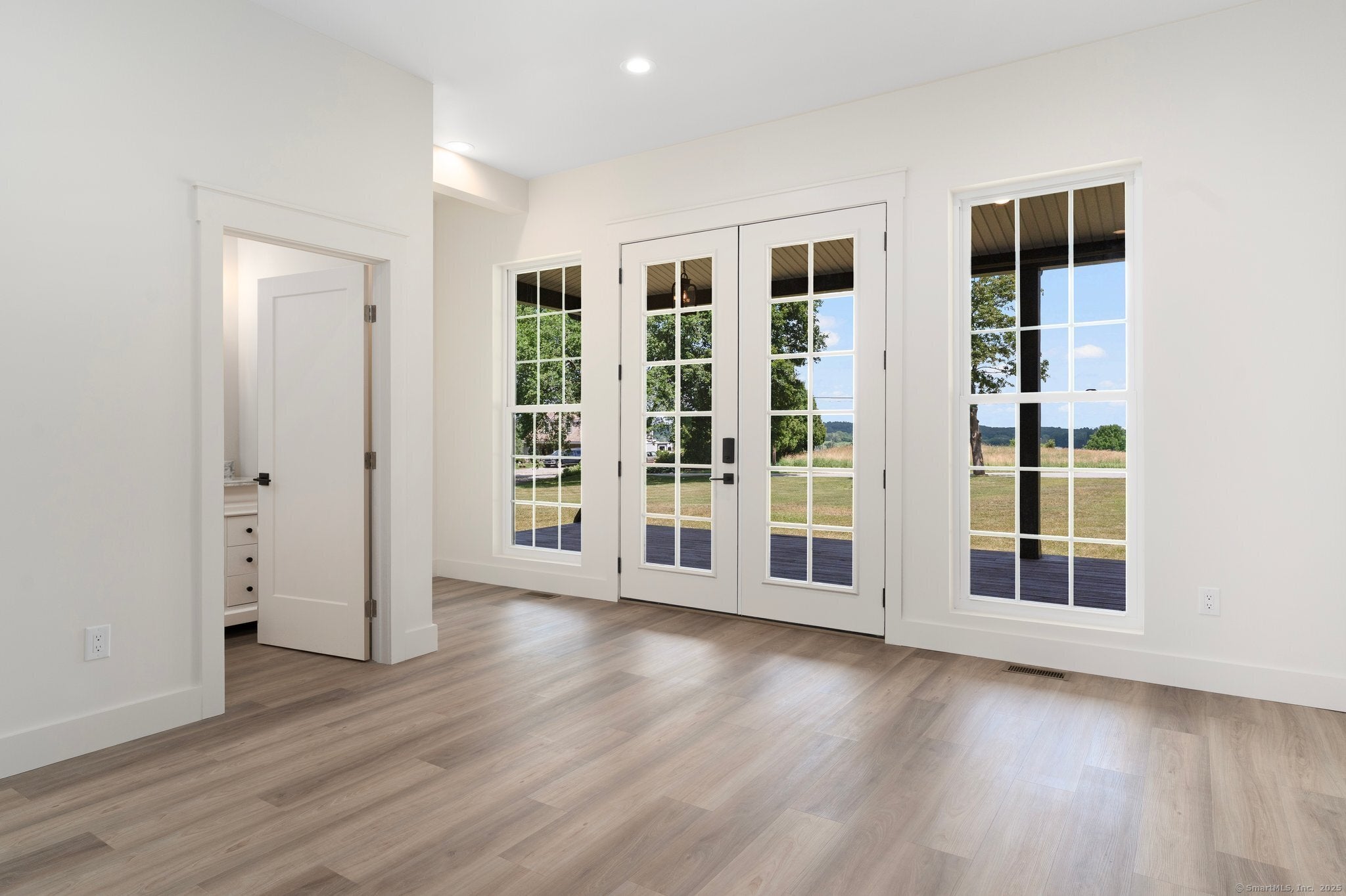 Pomfret, Connecticut, 06259, United States, 4 Bedrooms Bedrooms, ,6 BathroomsBathrooms,Residential,Active,1880189