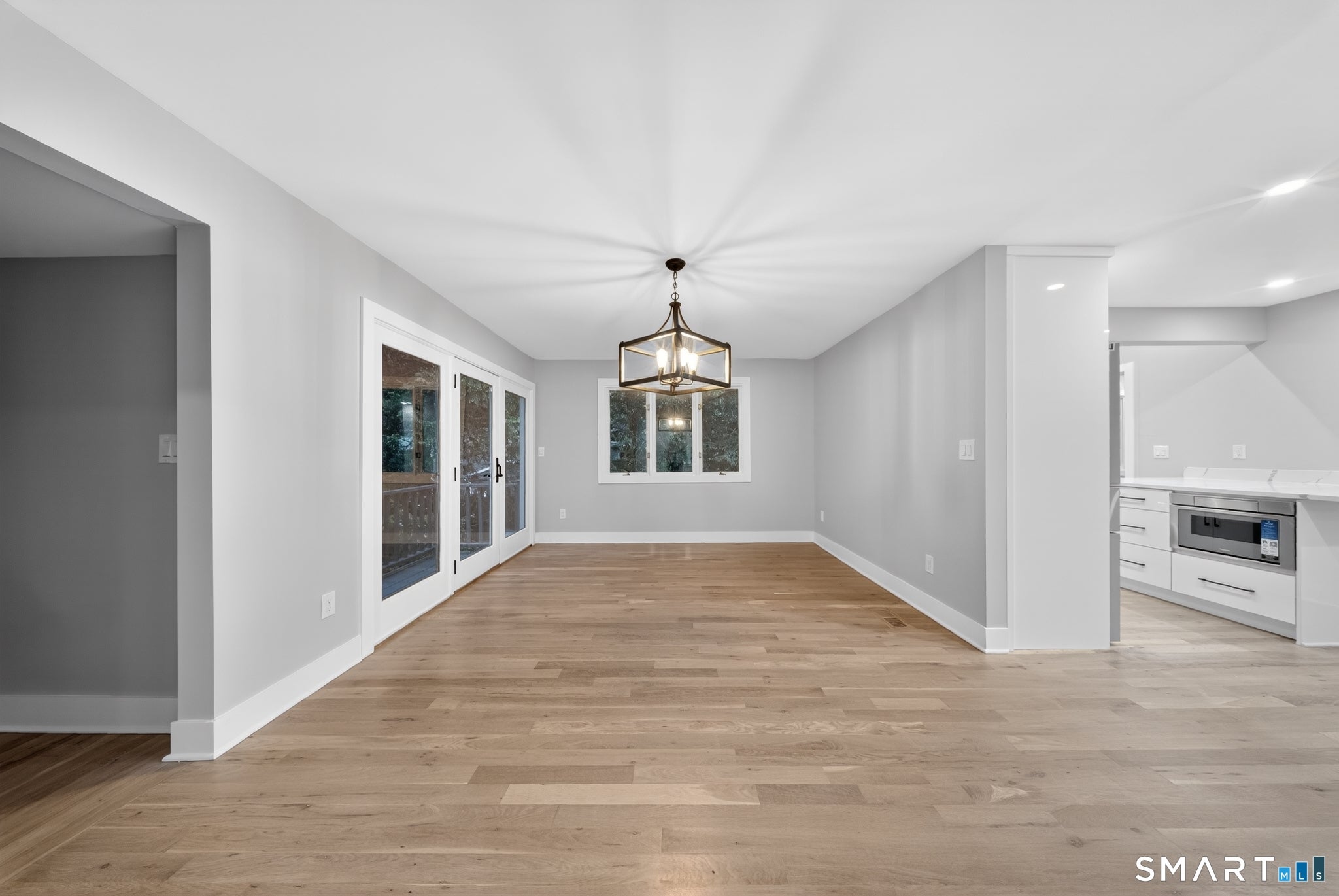 Fairfield, Connecticut, 06824, United States, 5 Bedrooms Bedrooms, ,4 BathroomsBathrooms,Residential,Active,2052052
