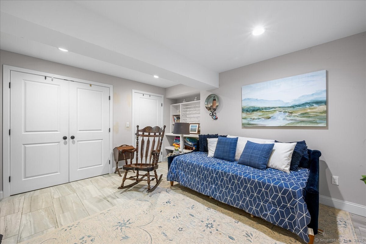 Clinton, Connecticut, 06413, United States, 5 Bedrooms Bedrooms, ,4 BathroomsBathrooms,Residential,Active,1936123