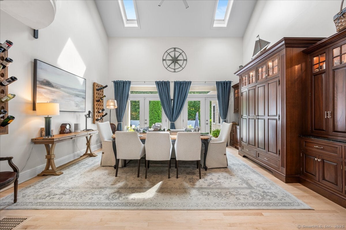 Clinton, Connecticut, 06413, United States, 5 Bedrooms Bedrooms, ,4 BathroomsBathrooms,Residential,Active,1936123