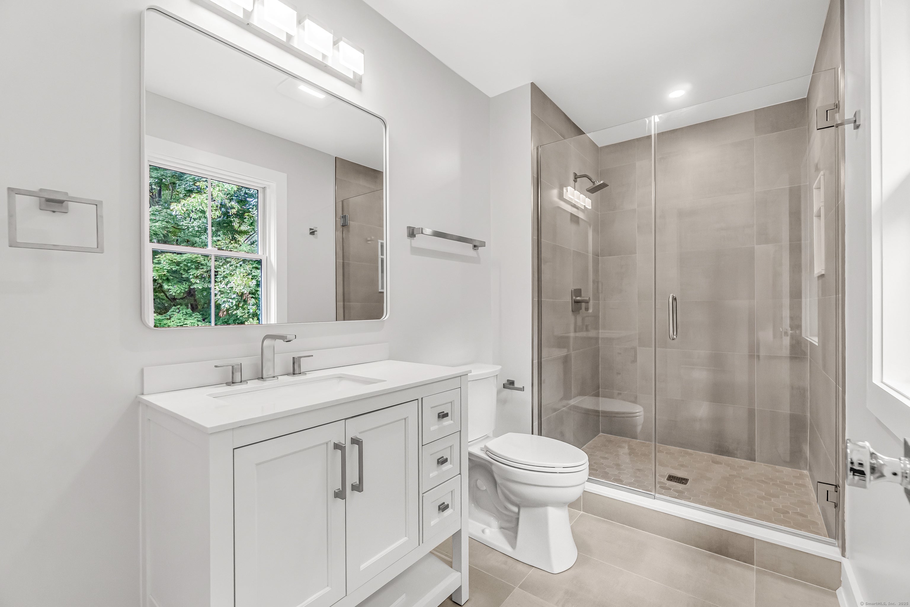 Fairfield, Connecticut, 06825, United States, 4 Bedrooms Bedrooms, ,5 BathroomsBathrooms,Residential,Active,1953660