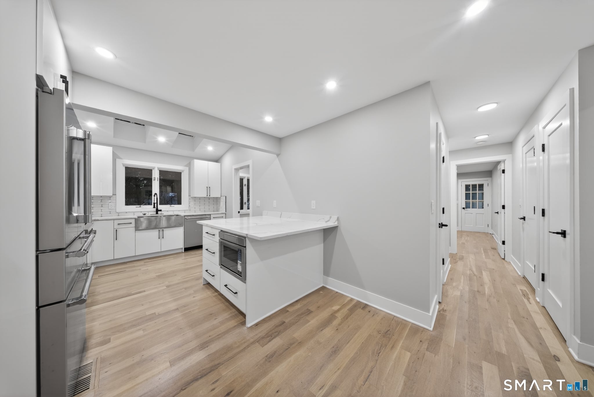Fairfield, Connecticut, 06824, United States, 5 Bedrooms Bedrooms, ,4 BathroomsBathrooms,Residential,Active,2052052
