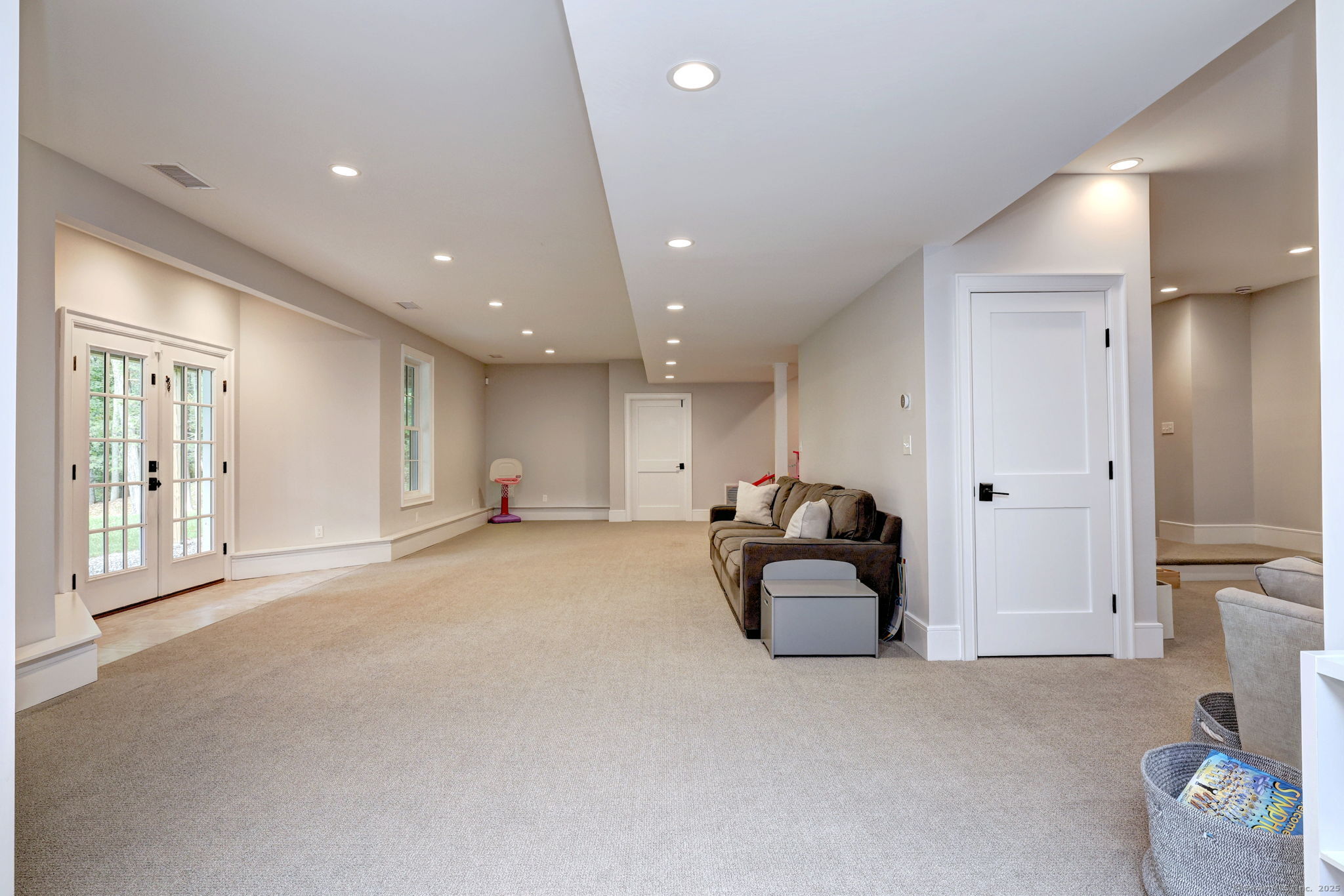 Trumbull, Connecticut, 06611, United States, 5 Bedrooms Bedrooms, ,4 BathroomsBathrooms,Residential,Active,2006973