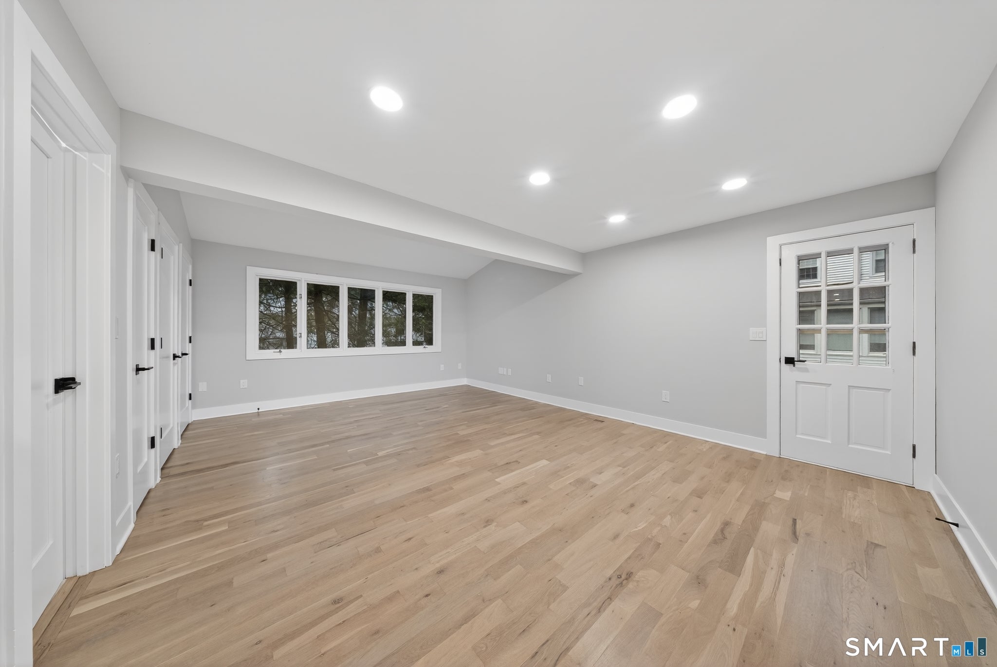 Fairfield, Connecticut, 06824, United States, 5 Bedrooms Bedrooms, ,4 BathroomsBathrooms,Residential,Active,2052052